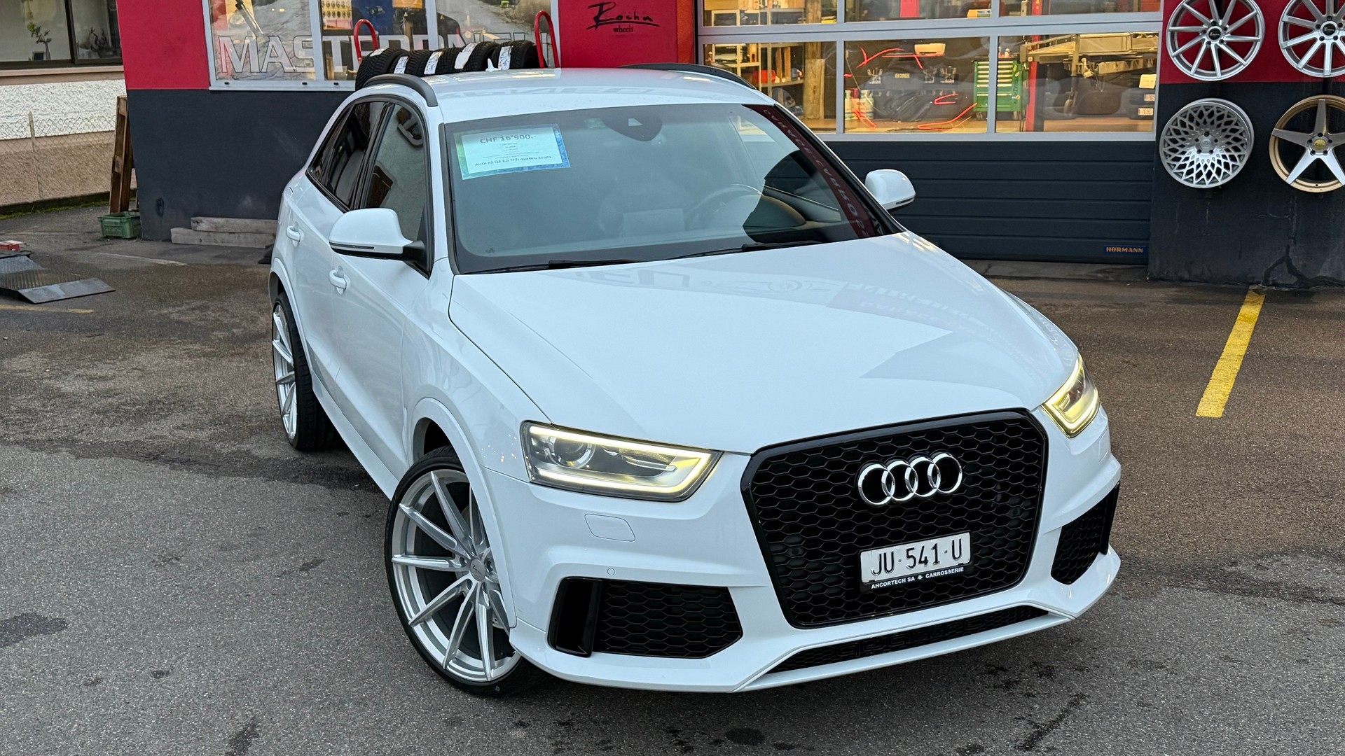 AUDI RS Q3 2.5 TFSI quattro S-tronic-image-2