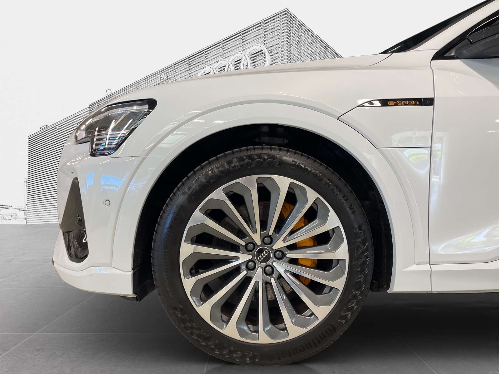 AUDI e-tron 55 Sportback S Line quattro-image-8