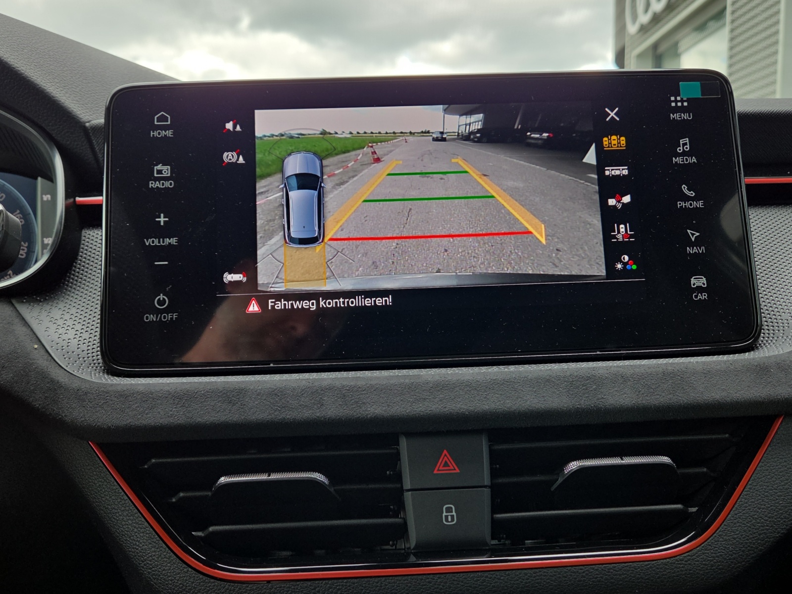 SKODA Kamiq 1.5 TSI Dynamic DSG-image-10