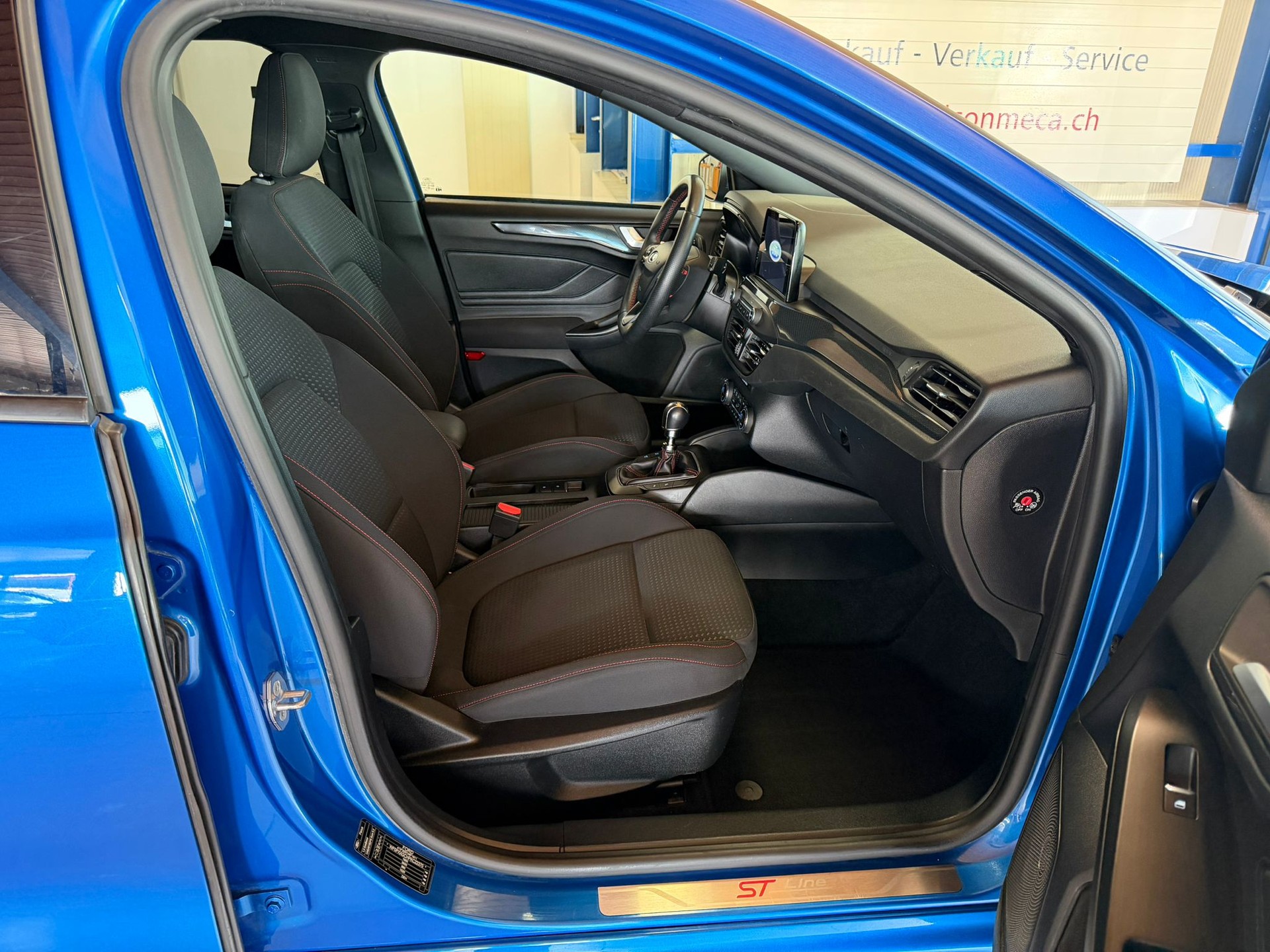 FORD Focus 1.5 SCTi ST Line-image-18
