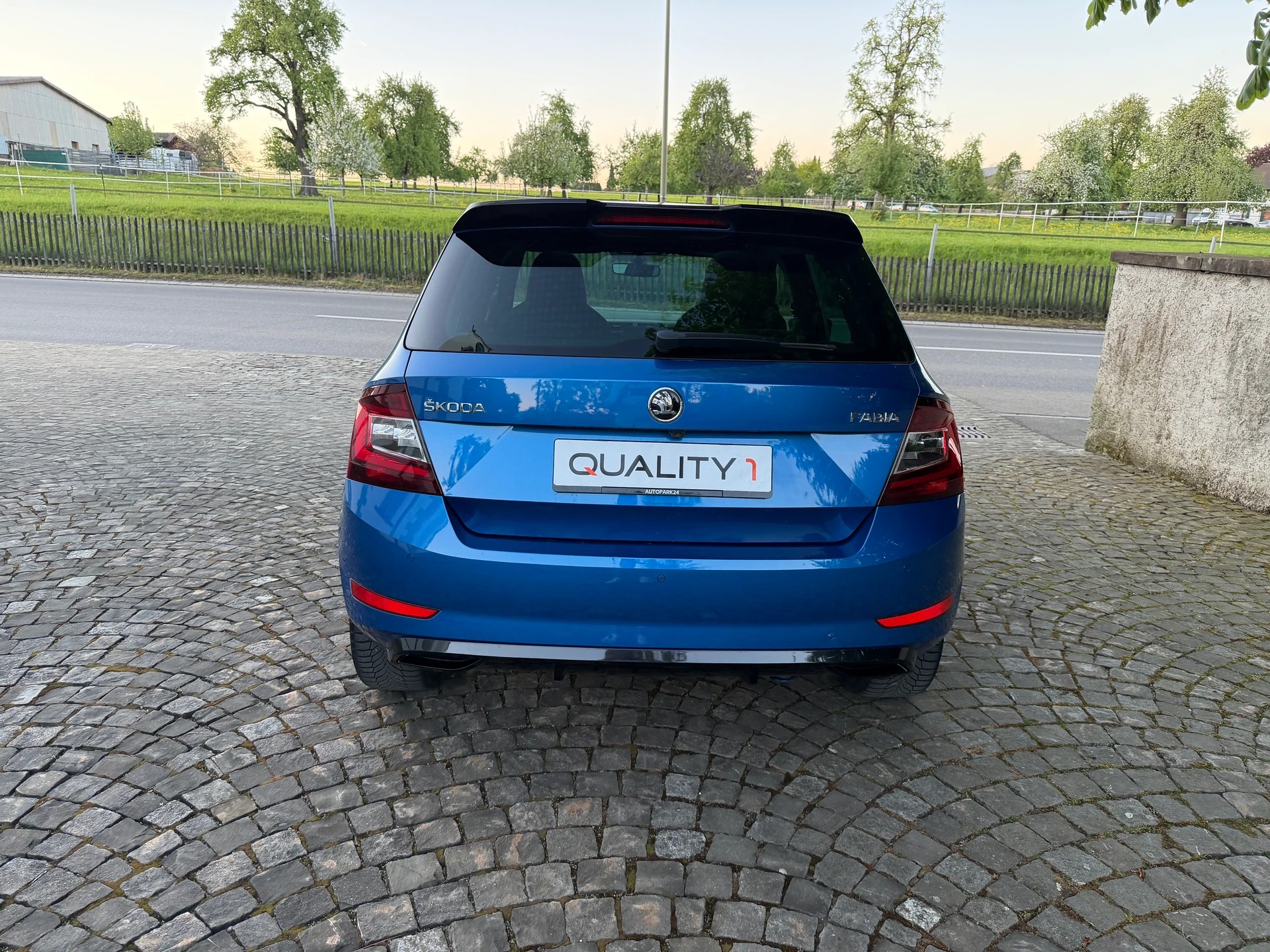 SKODA Fabia 1.0 TSI Monte Carlo / Ab MFK / Service gepflegt / 36 Monate Garantie exkl. / Sportsitze / Panorama / LED / DAB / ACC-image-5