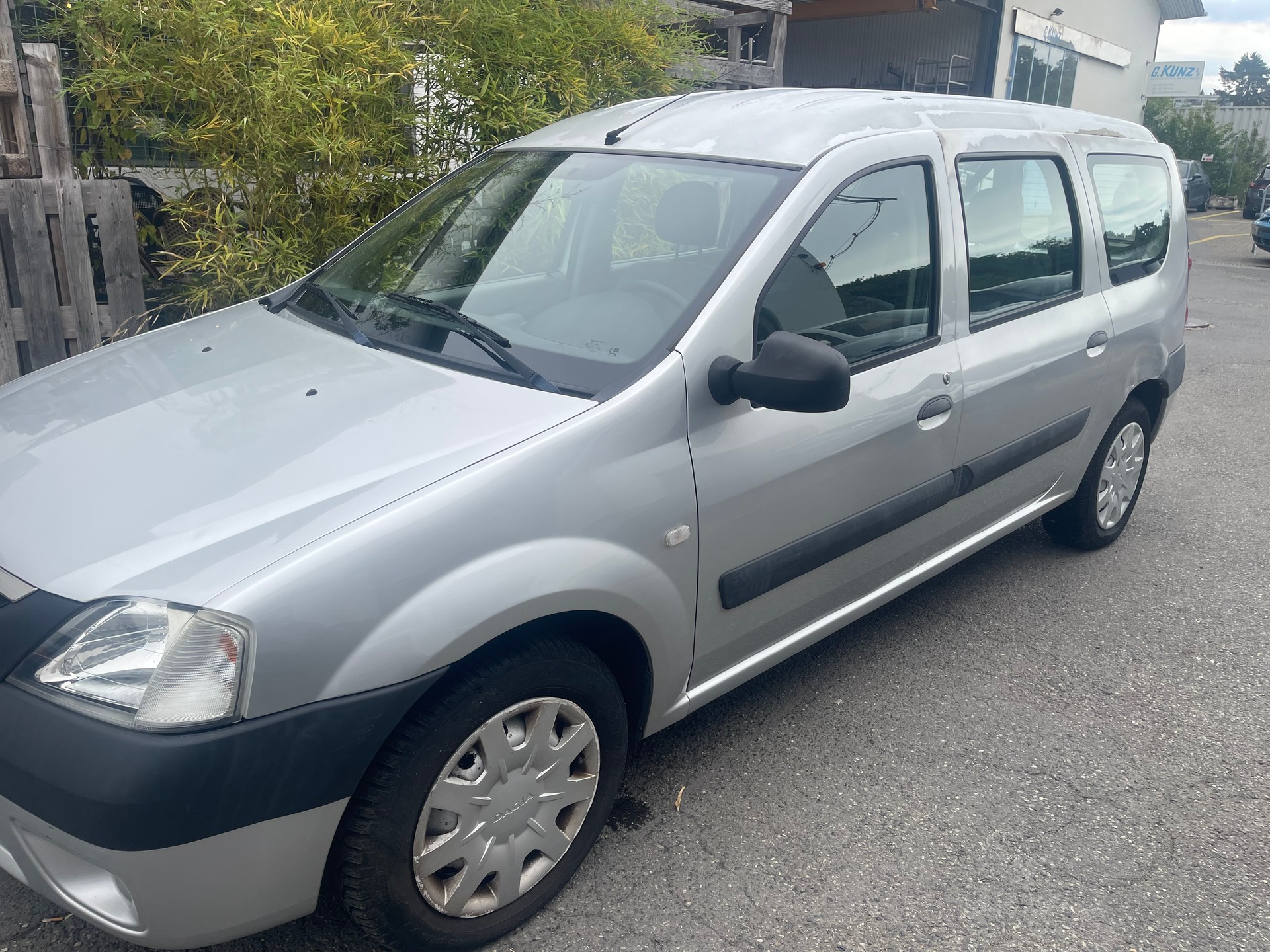 DACIA Logan 1.6 Ambiance-image-1