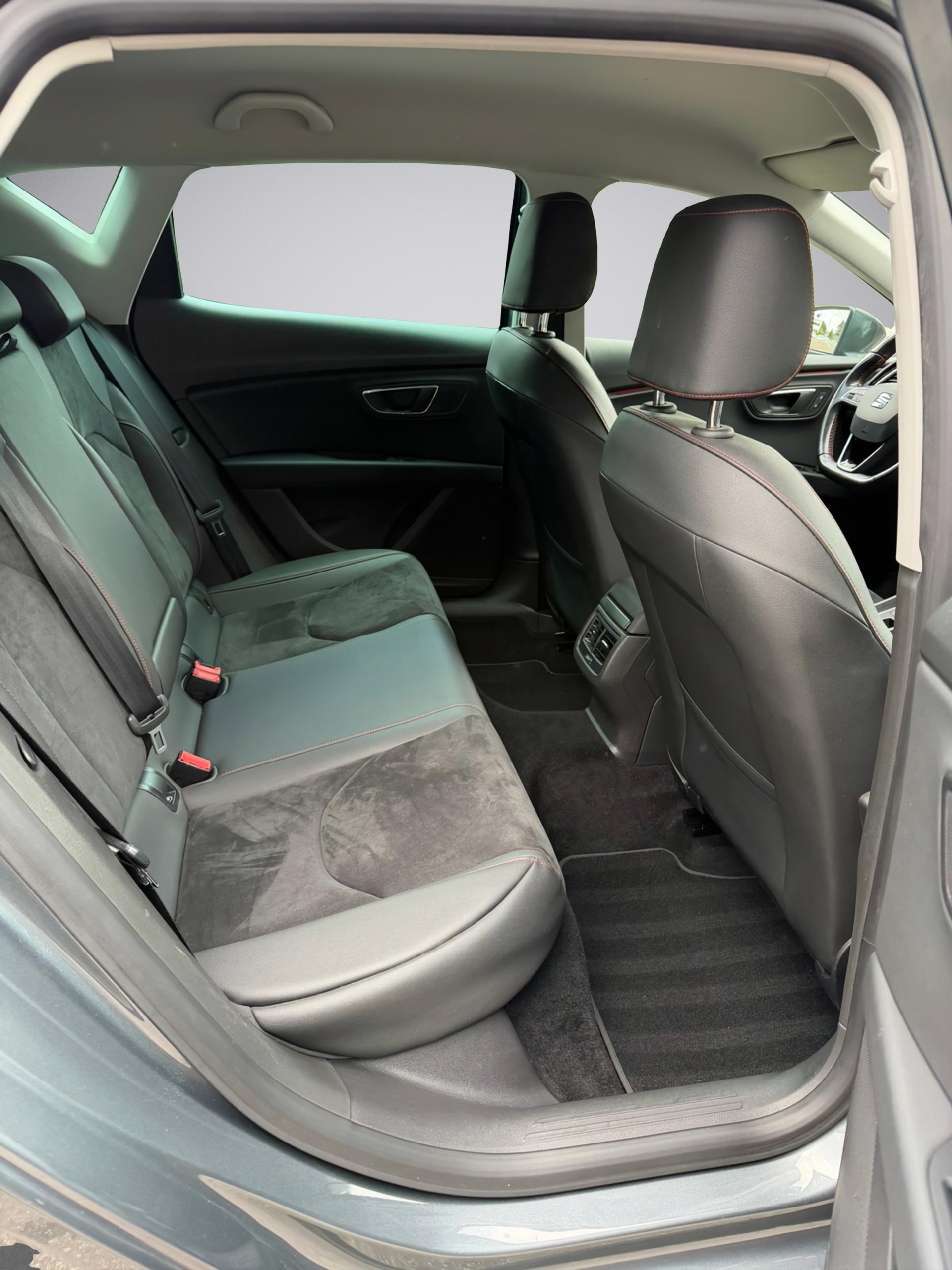 SEAT Leon 1.4 TSI FR * FR Sport Line * Facelift *-image-11