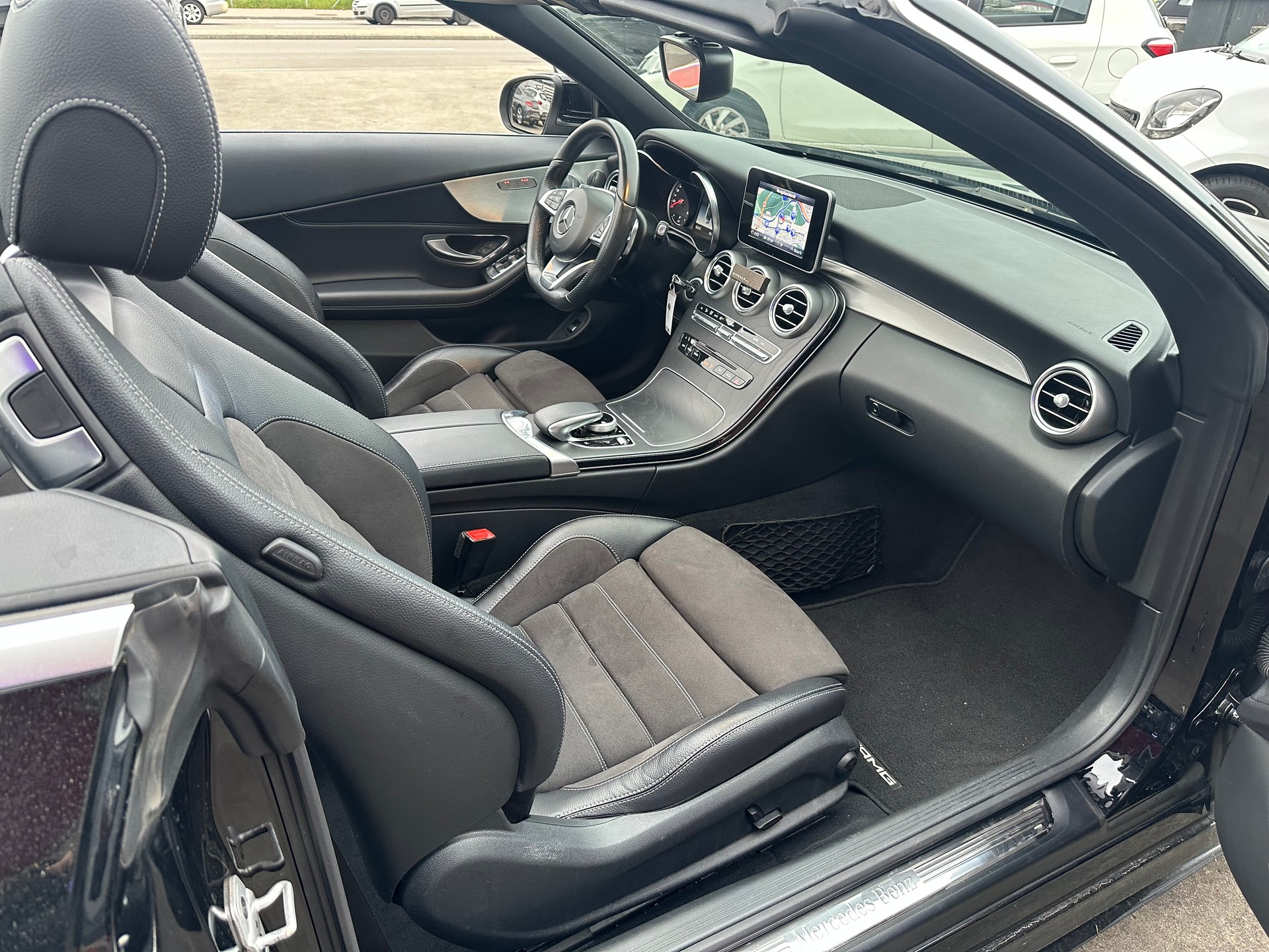 MERCEDES-BENZ C 180 Cabriolet AMG Line-image-18