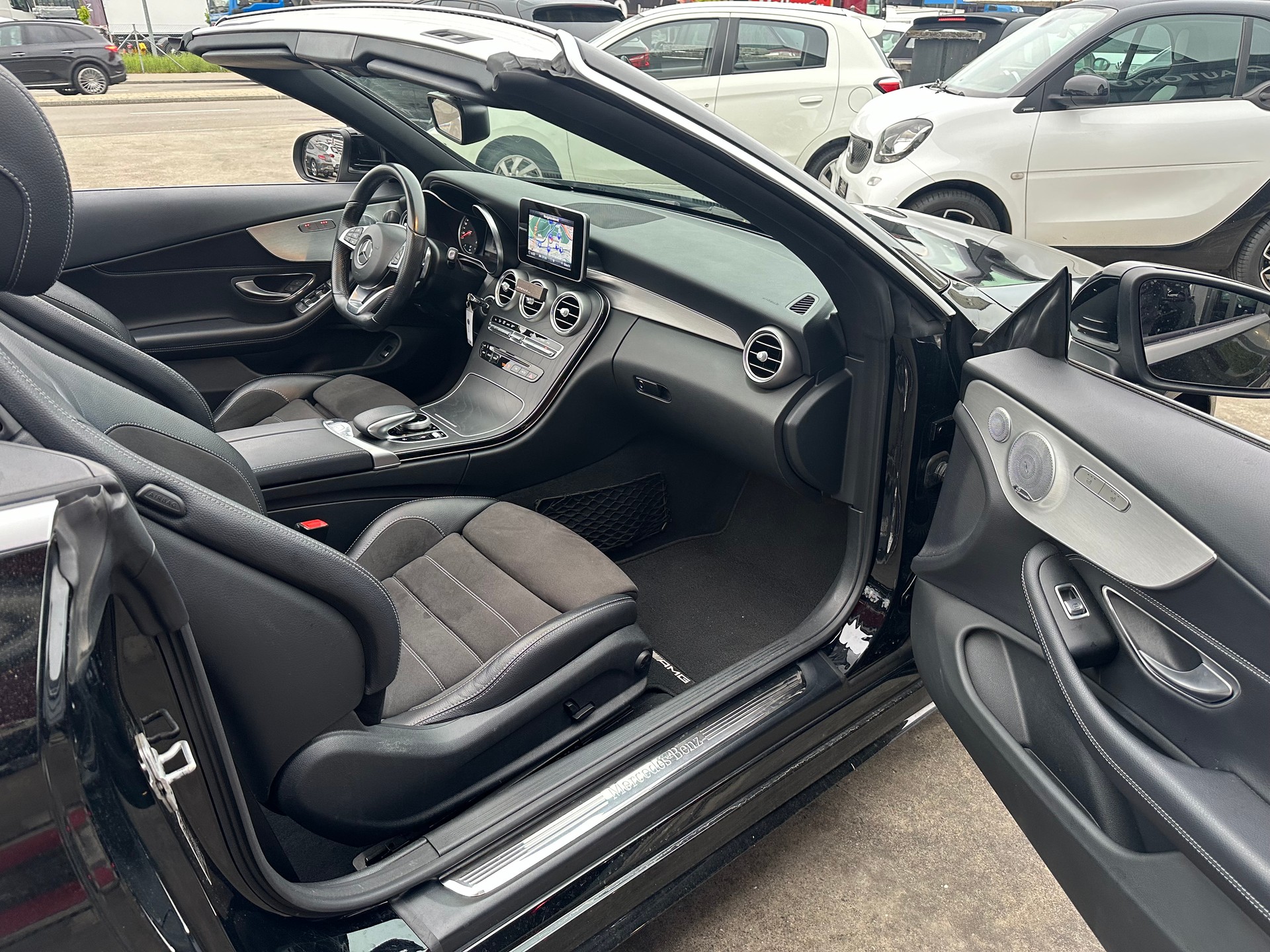 MERCEDES-BENZ C 180 Cabriolet AMG Line-image-17