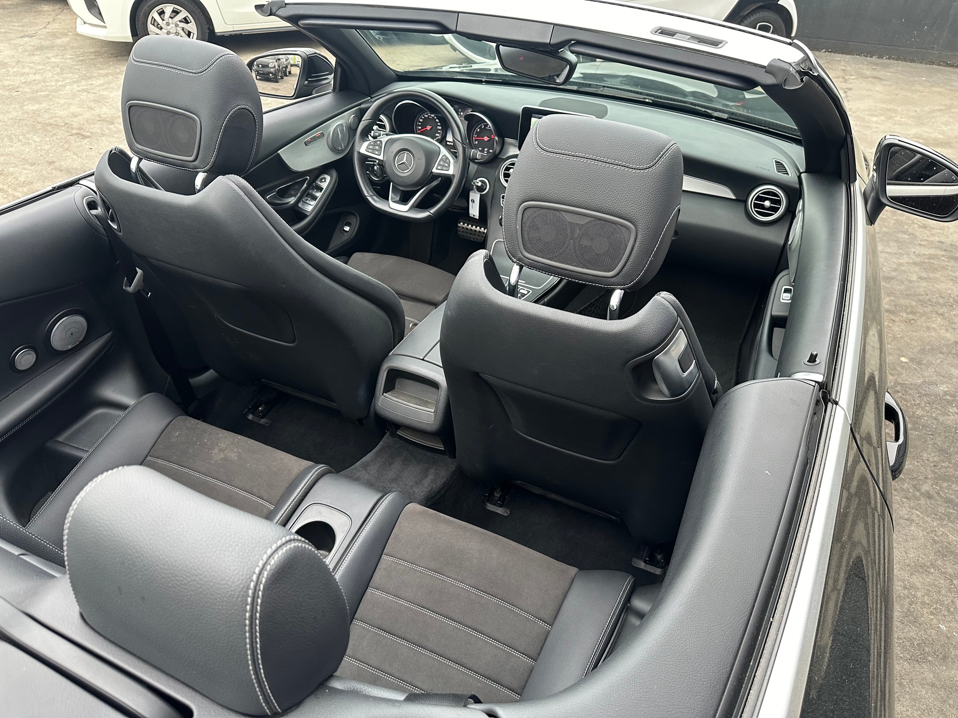 MERCEDES-BENZ C 180 Cabriolet AMG Line-image-15