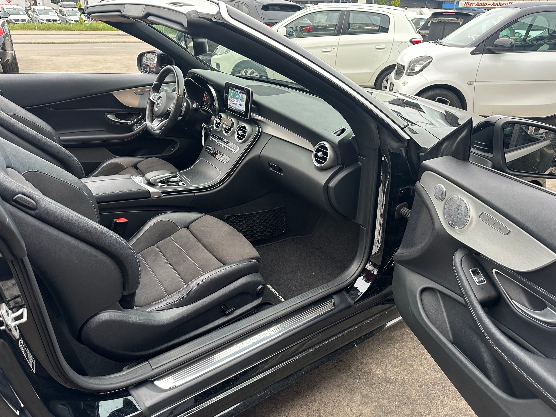 MERCEDES-BENZ C 180 Cabriolet AMG Line-image-21