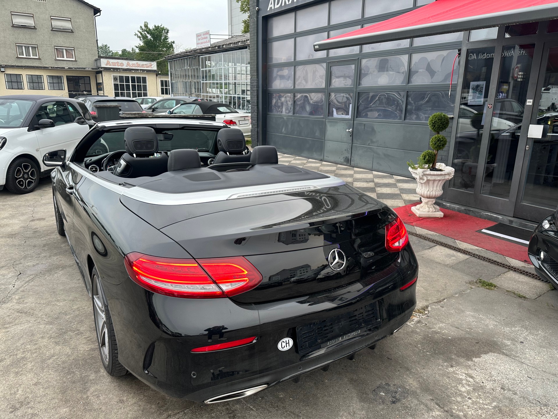 MERCEDES-BENZ C 180 Cabriolet AMG Line-image-14