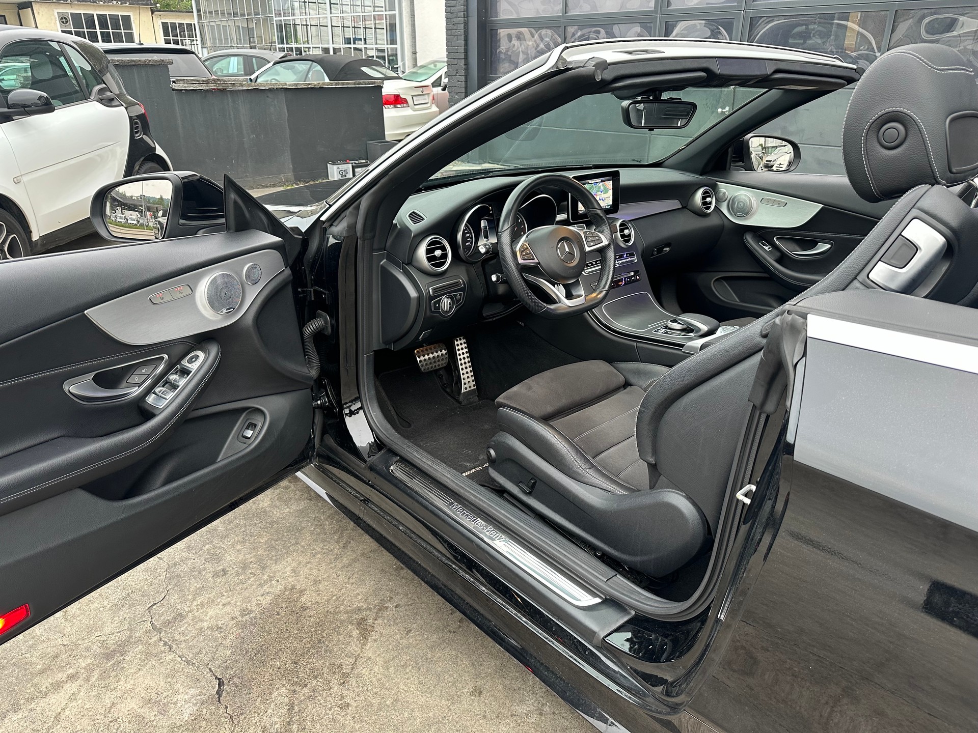 MERCEDES-BENZ C 180 Cabriolet AMG Line-image-23