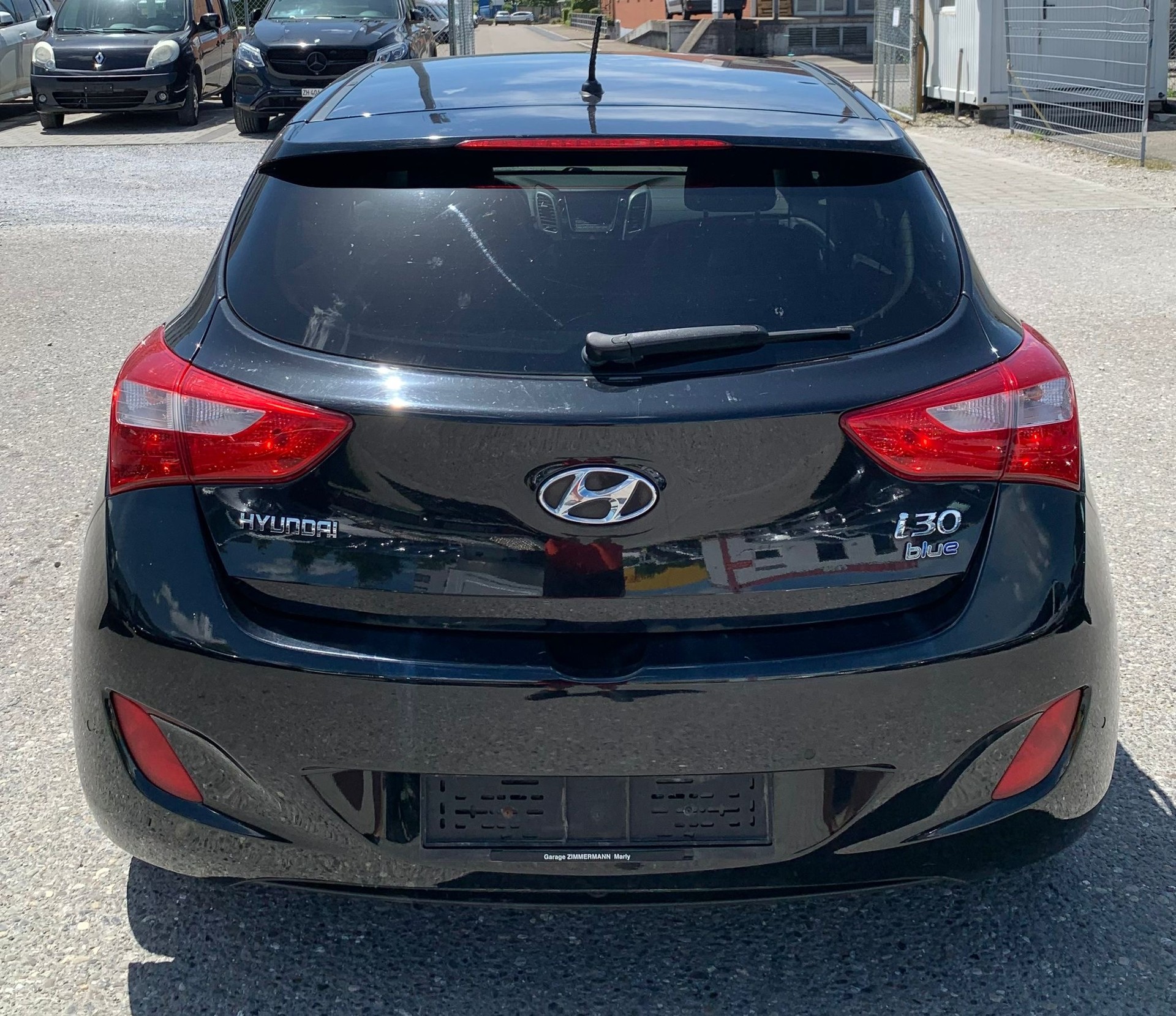 HYUNDAI i30 1.6 CRDi Premium Limousine (Klimatronik * Alufelgen * Sensoren * Multilenkrad * Leder * BO5)-image-1