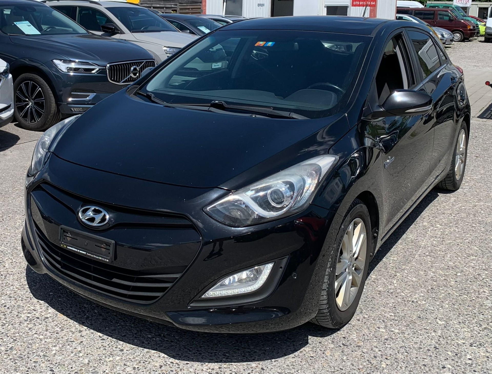 HYUNDAI i30 1.6 CRDi Premium Limousine (Klimatronik * Alufelgen * Sensoren * Multilenkrad * Leder * BO5)-image-0