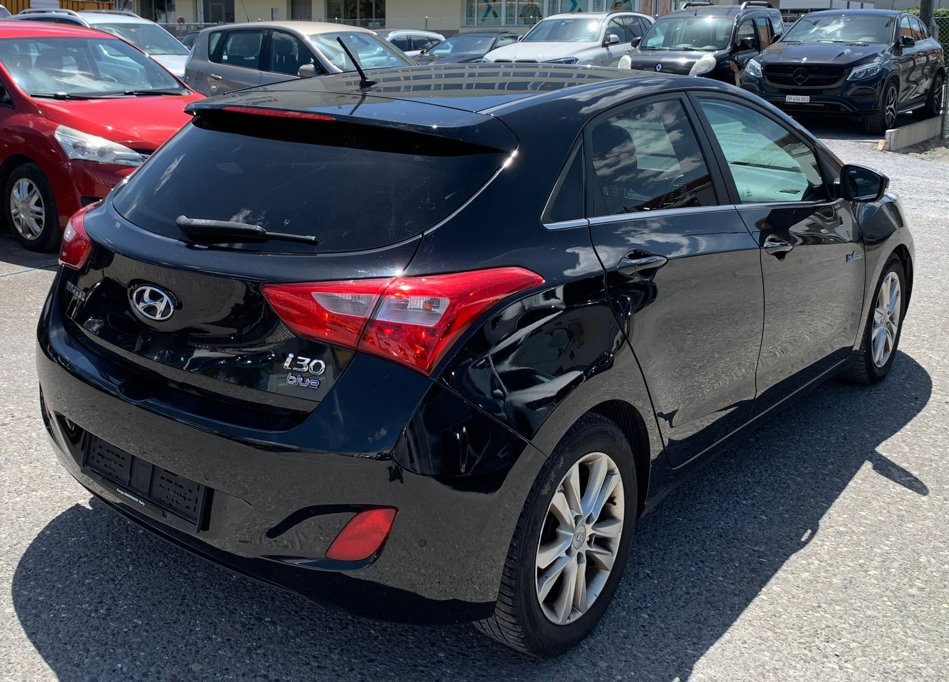 HYUNDAI i30 1.6 CRDi Premium Limousine (Klimatronik * Alufelgen * Sensoren * Multilenkrad * Leder * BO5)-image-6