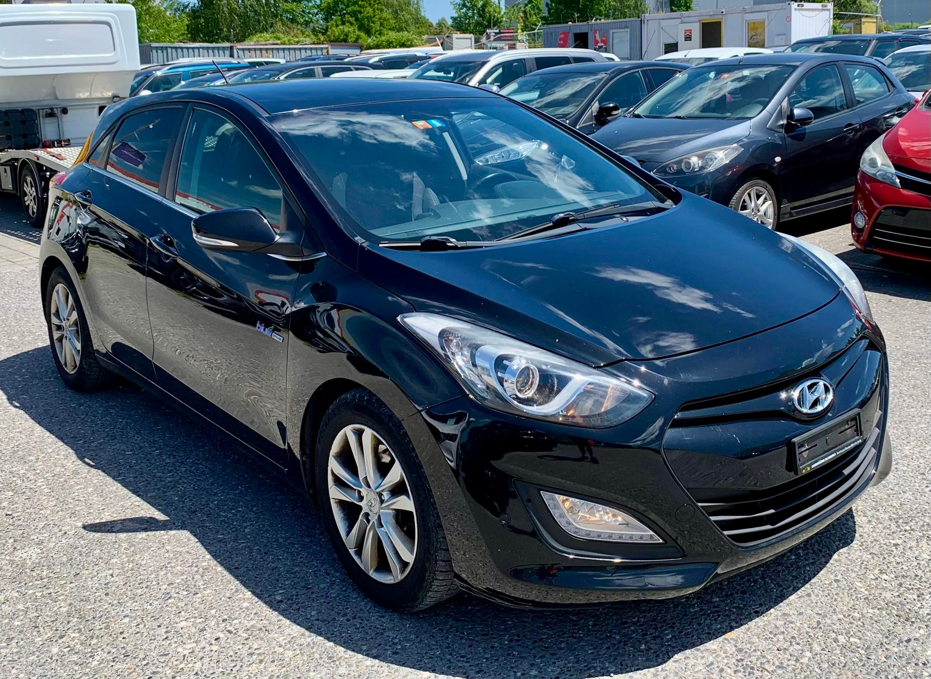 HYUNDAI i30 1.6 CRDi Premium Limousine (Klimatronik * Alufelgen * Sensoren * Multilenkrad * Leder * BO5)-image-3