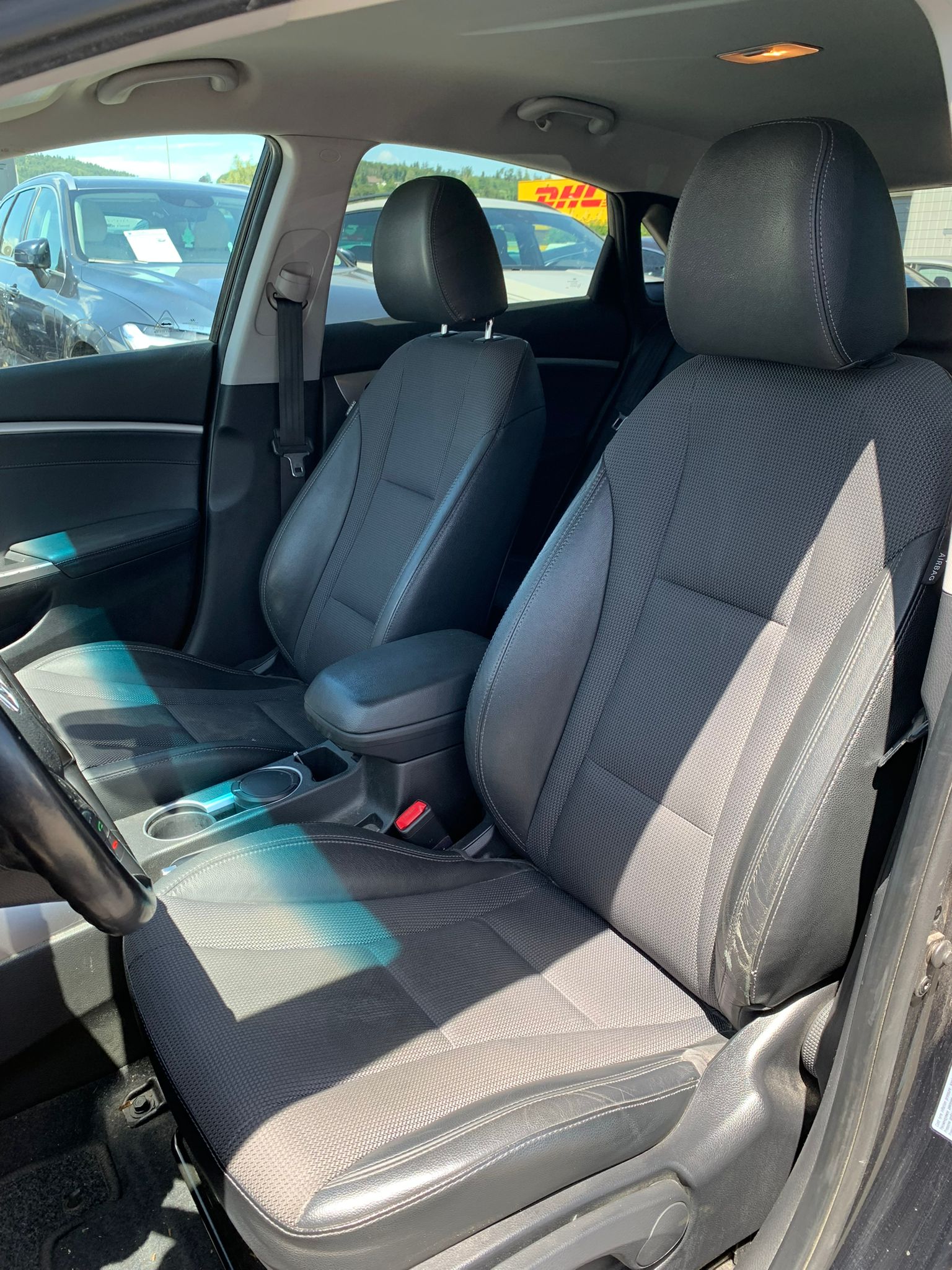 HYUNDAI i30 1.6 CRDi Premium Limousine (Klimatronik * Alufelgen * Sensoren * Multilenkrad * Leder * BO5)-image-14