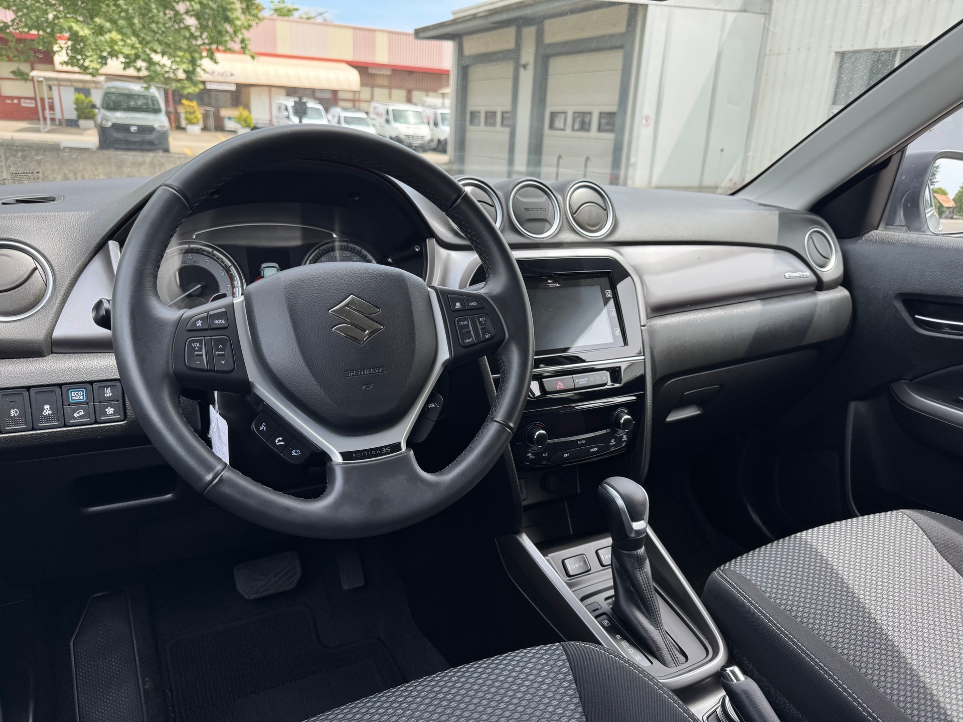 SUZUKI Vitara 1.5 Hybrid Edition 35 4x4 AGS-image-8