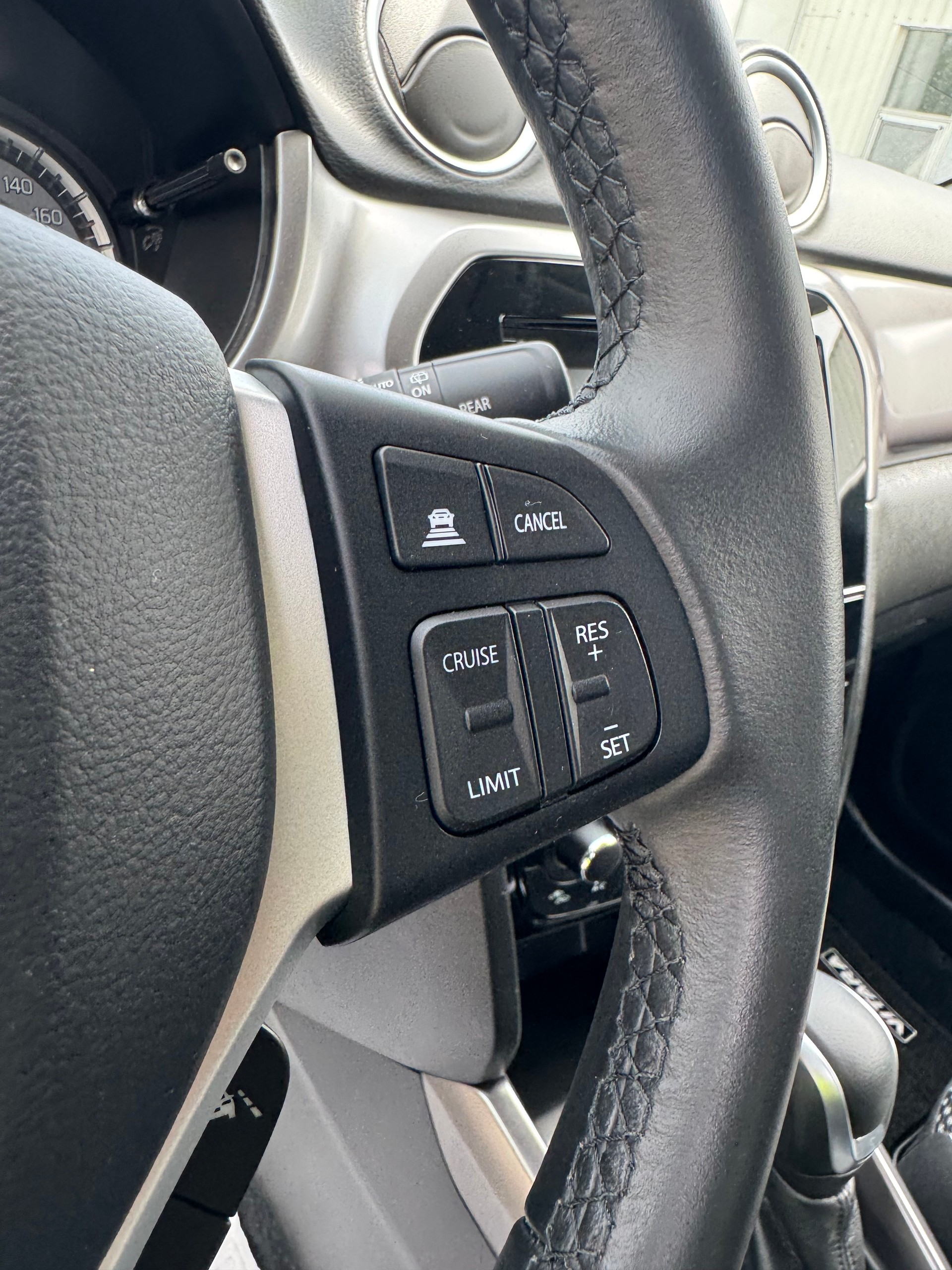 SUZUKI Vitara 1.5 Hybrid Edition 35 4x4 AGS-image-12