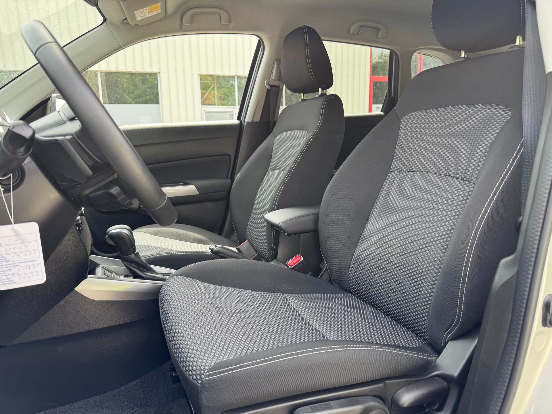 SUZUKI Vitara 1.5 Hybrid Edition 35 4x4 AGS-image-6