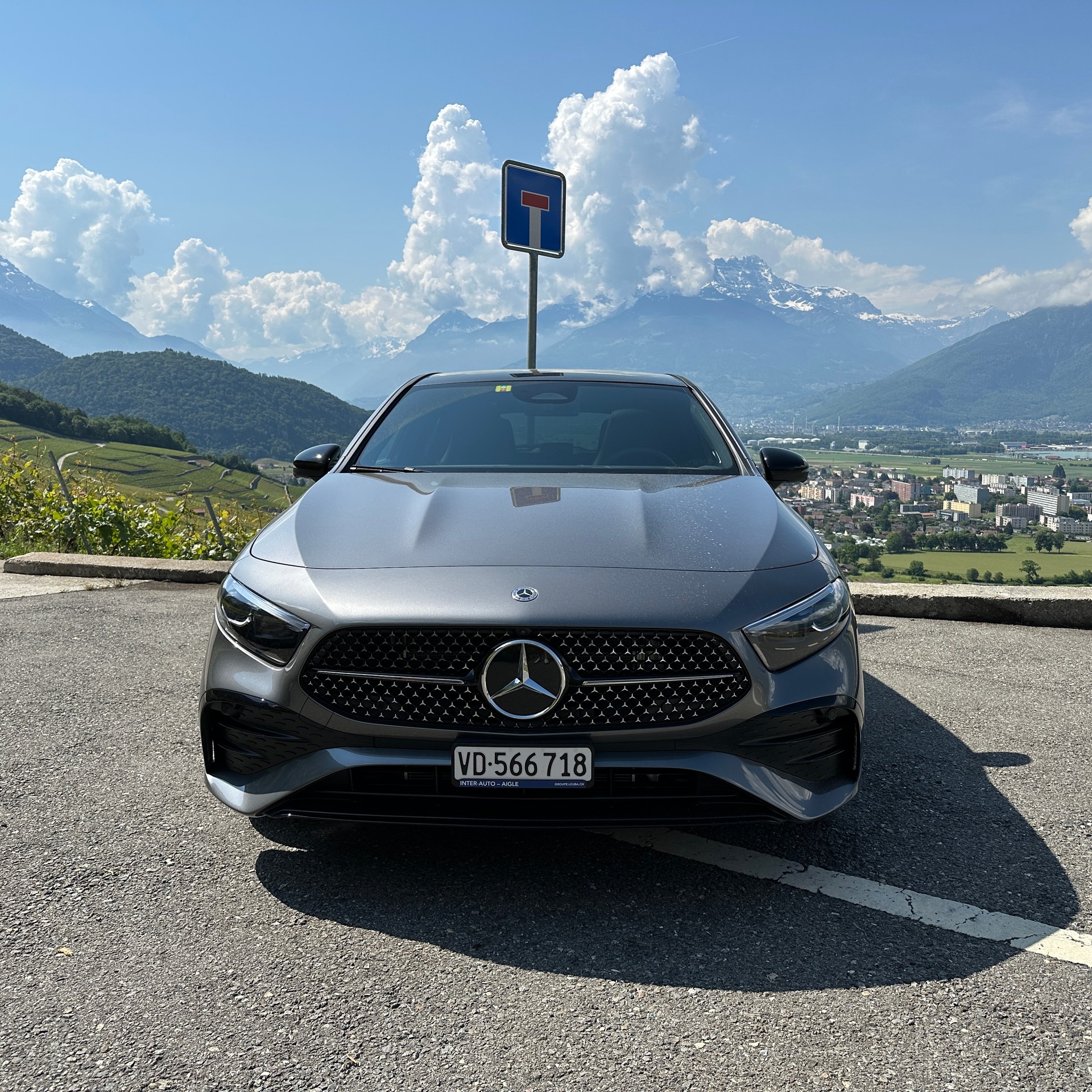 MERCEDES-BENZ A 250 e AMG Line-image-2