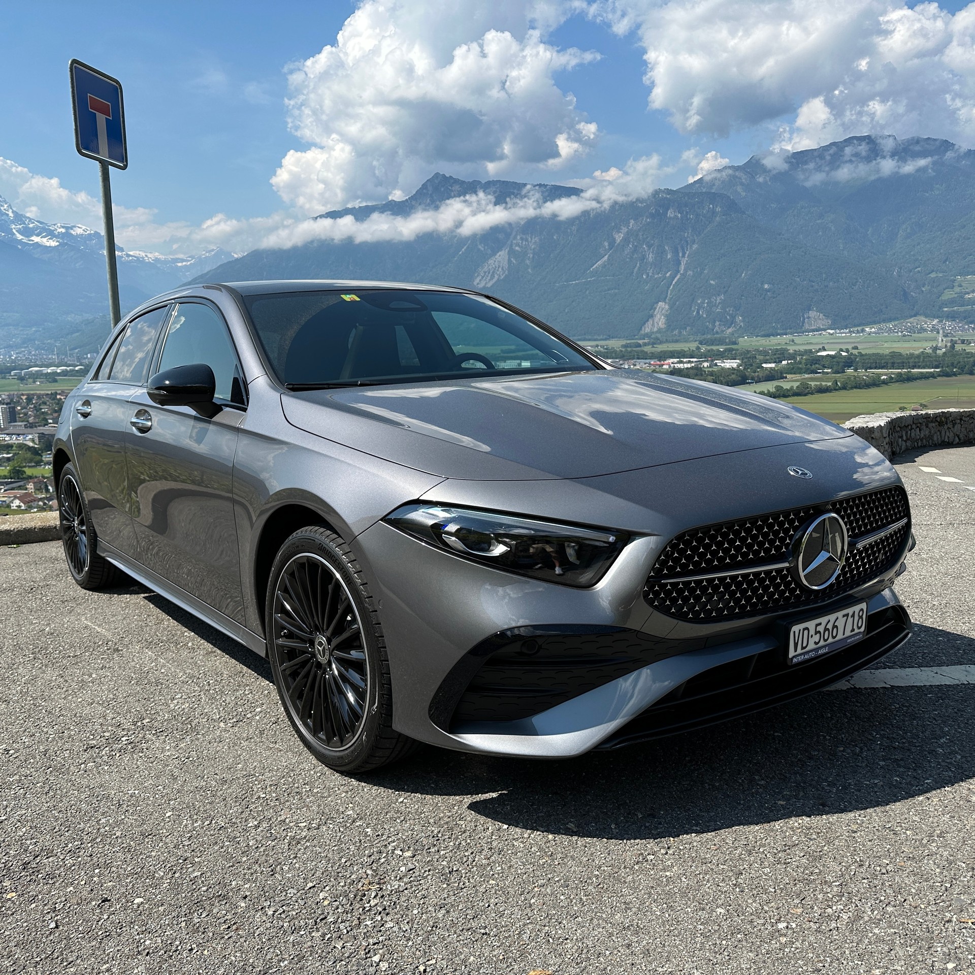 MERCEDES-BENZ A 250 e AMG Line-image-0