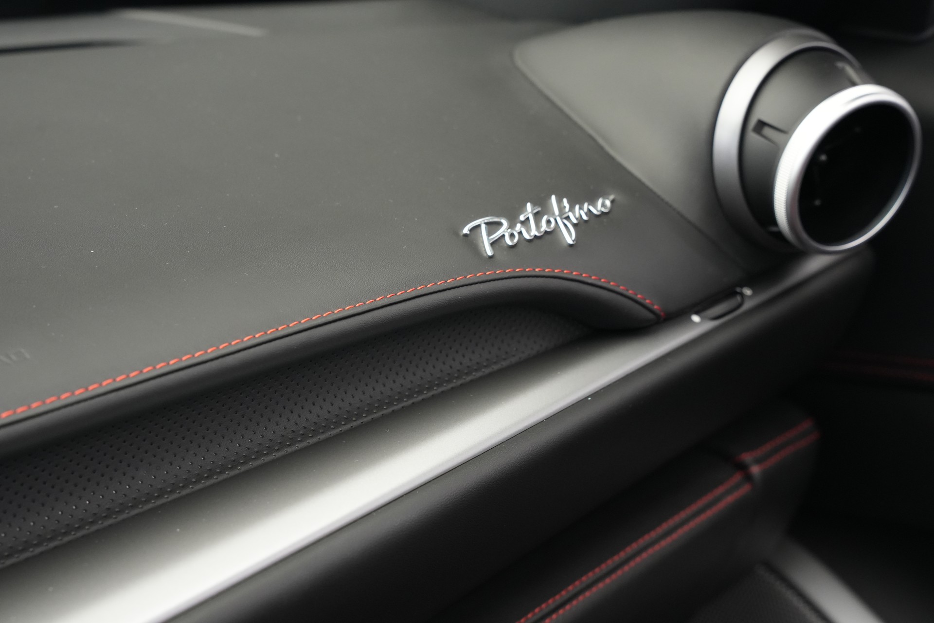 FERRARI Portofino 3.9 V8 T *Atelier* *Carbon* *Mattlackierung*-image-31