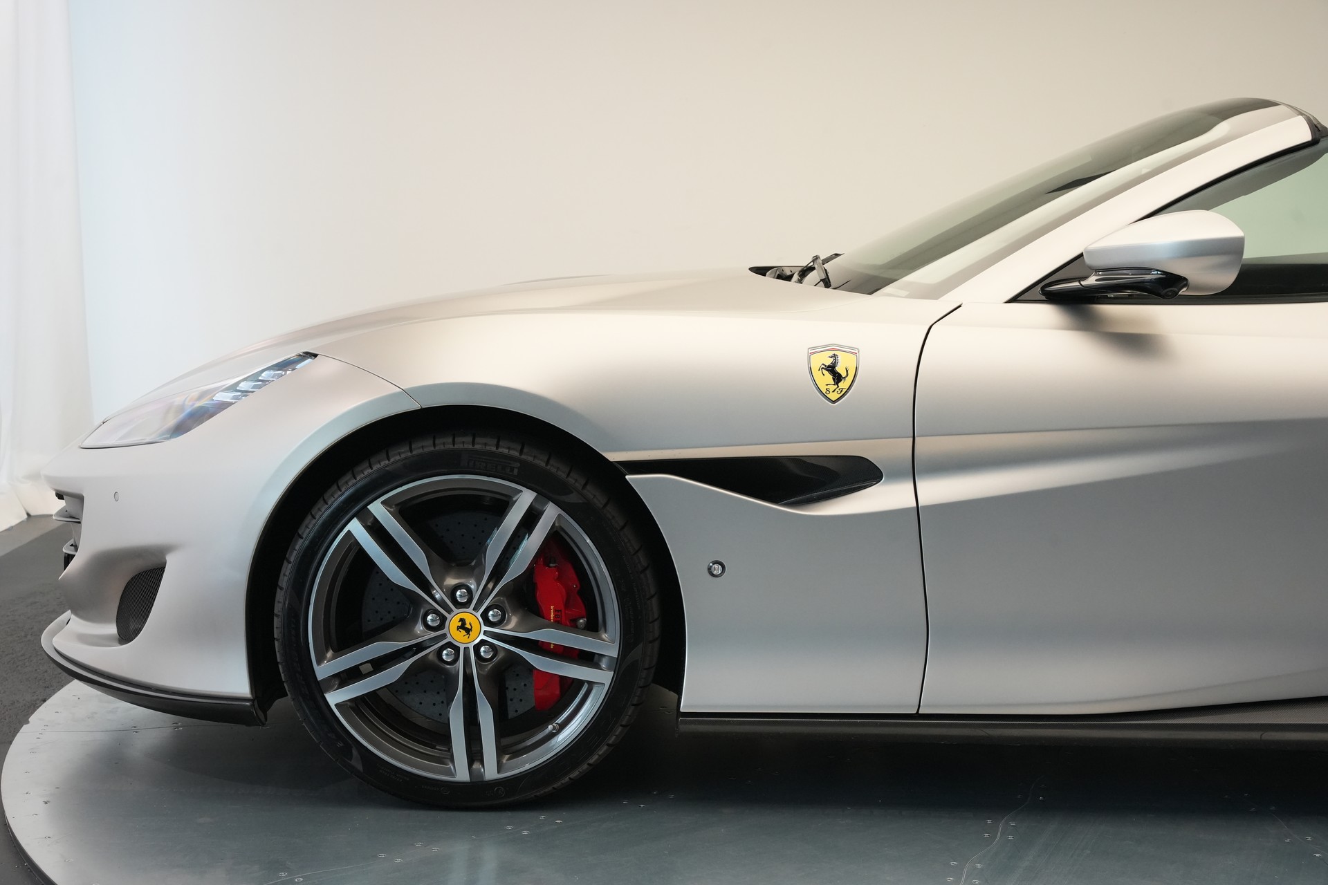 FERRARI Portofino 3.9 V8 T *Atelier* *Carbon* *Mattlackierung*-image-50