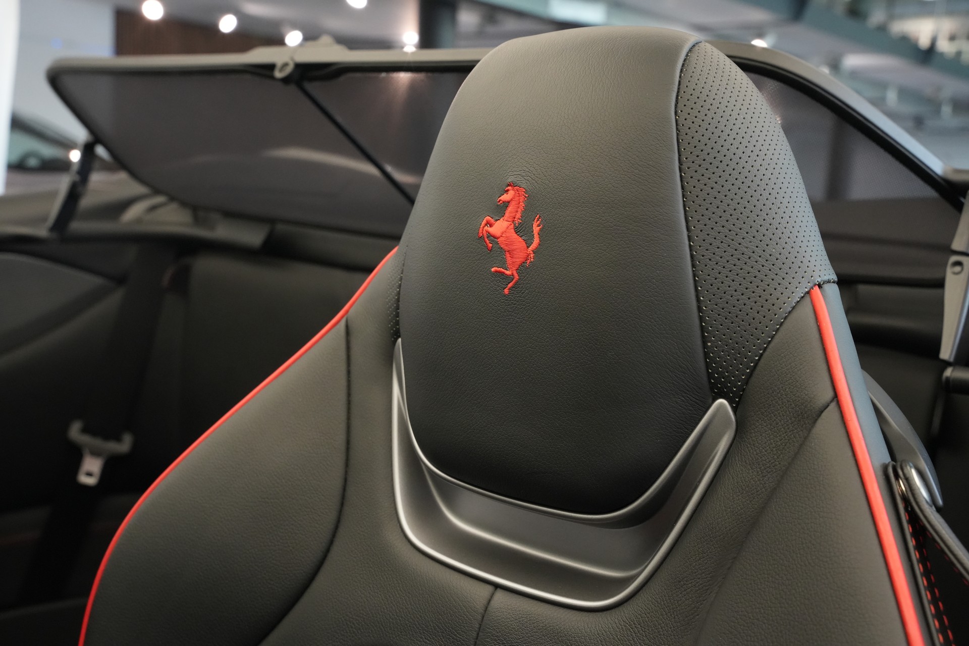 FERRARI Portofino 3.9 V8 T *Atelier* *Carbon* *Mattlackierung*-image-27