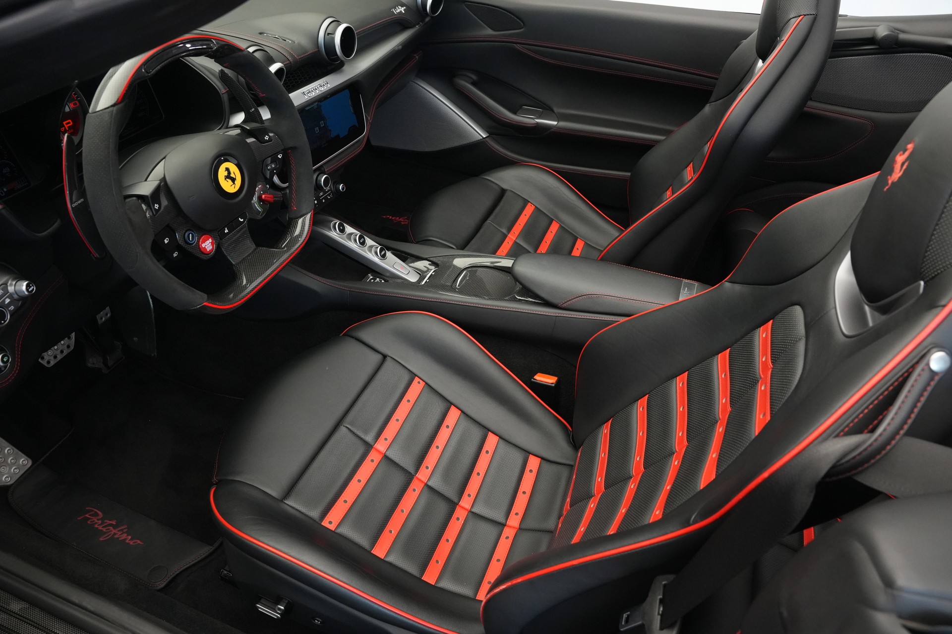 FERRARI Portofino 3.9 V8 T *Atelier* *Carbon* *Mattlackierung*-image-18