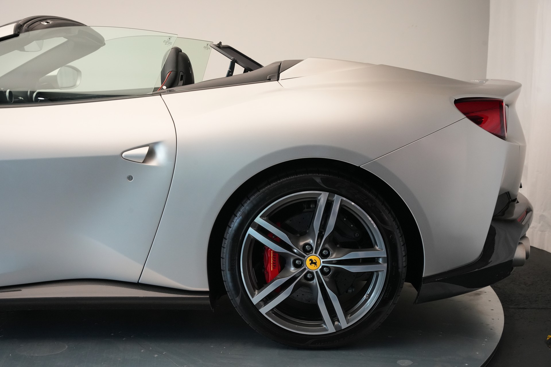 FERRARI Portofino 3.9 V8 T *Atelier* *Carbon* *Mattlackierung*-image-51