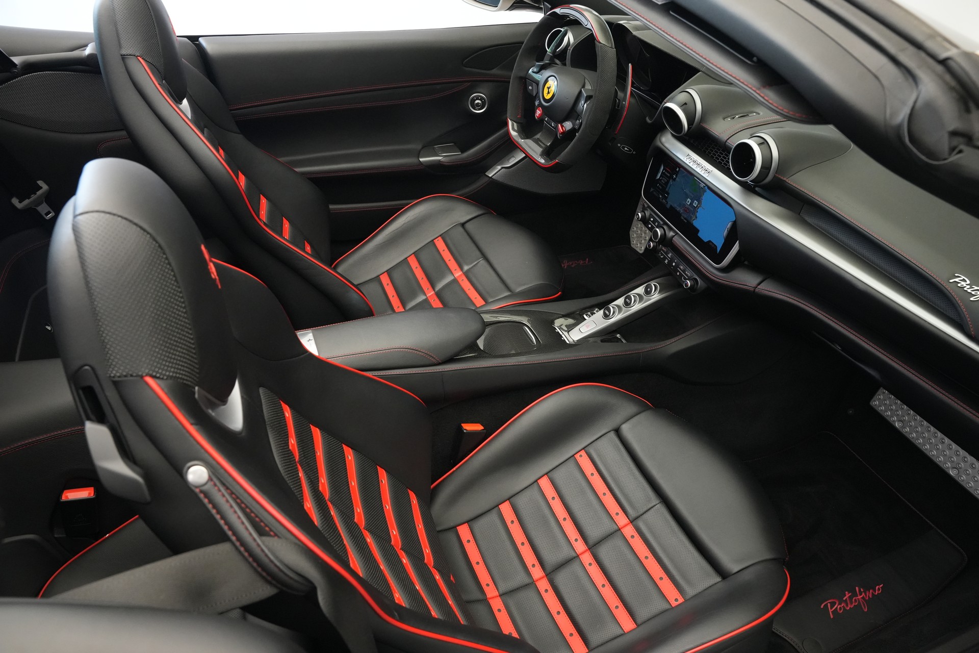 FERRARI Portofino 3.9 V8 T *Atelier* *Carbon* *Mattlackierung*-image-19