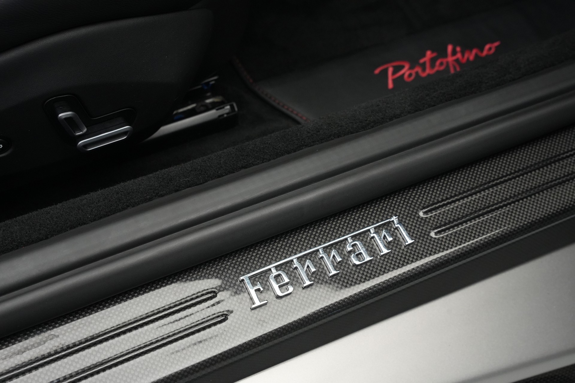 FERRARI Portofino 3.9 V8 T *Atelier* *Carbon* *Mattlackierung*-image-21