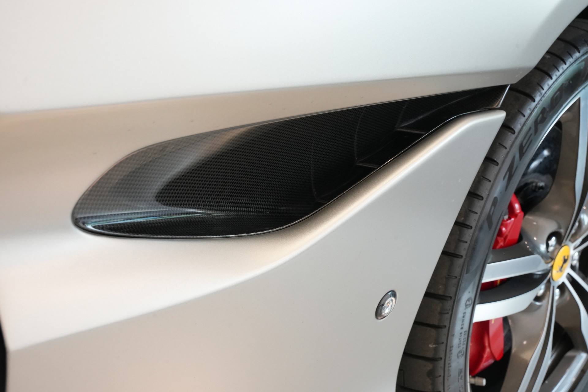 FERRARI Portofino 3.9 V8 T *Atelier* *Carbon* *Mattlackierung*-image-57