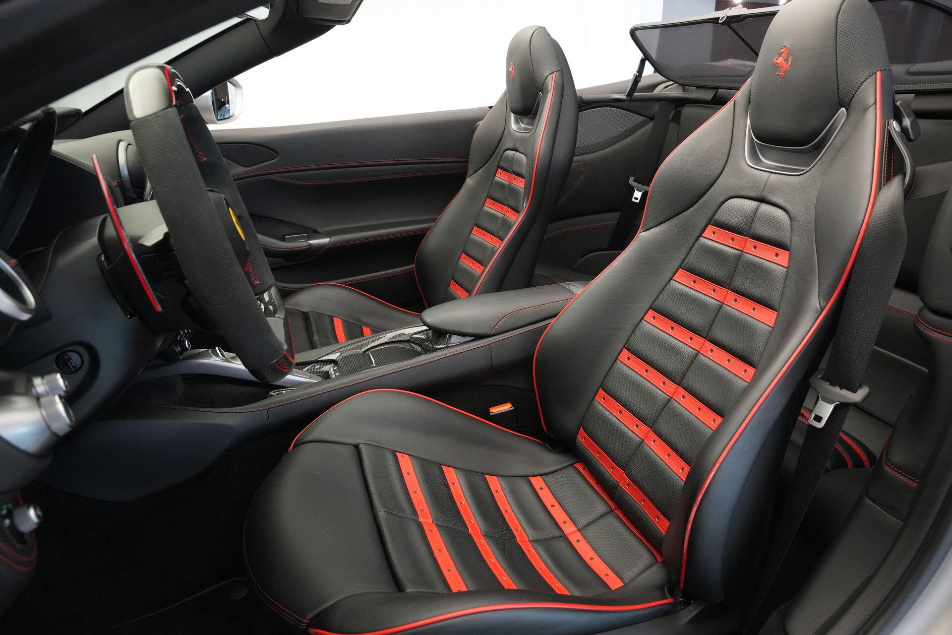 FERRARI Portofino 3.9 V8 T *Atelier* *Carbon* *Mattlackierung*-image-17