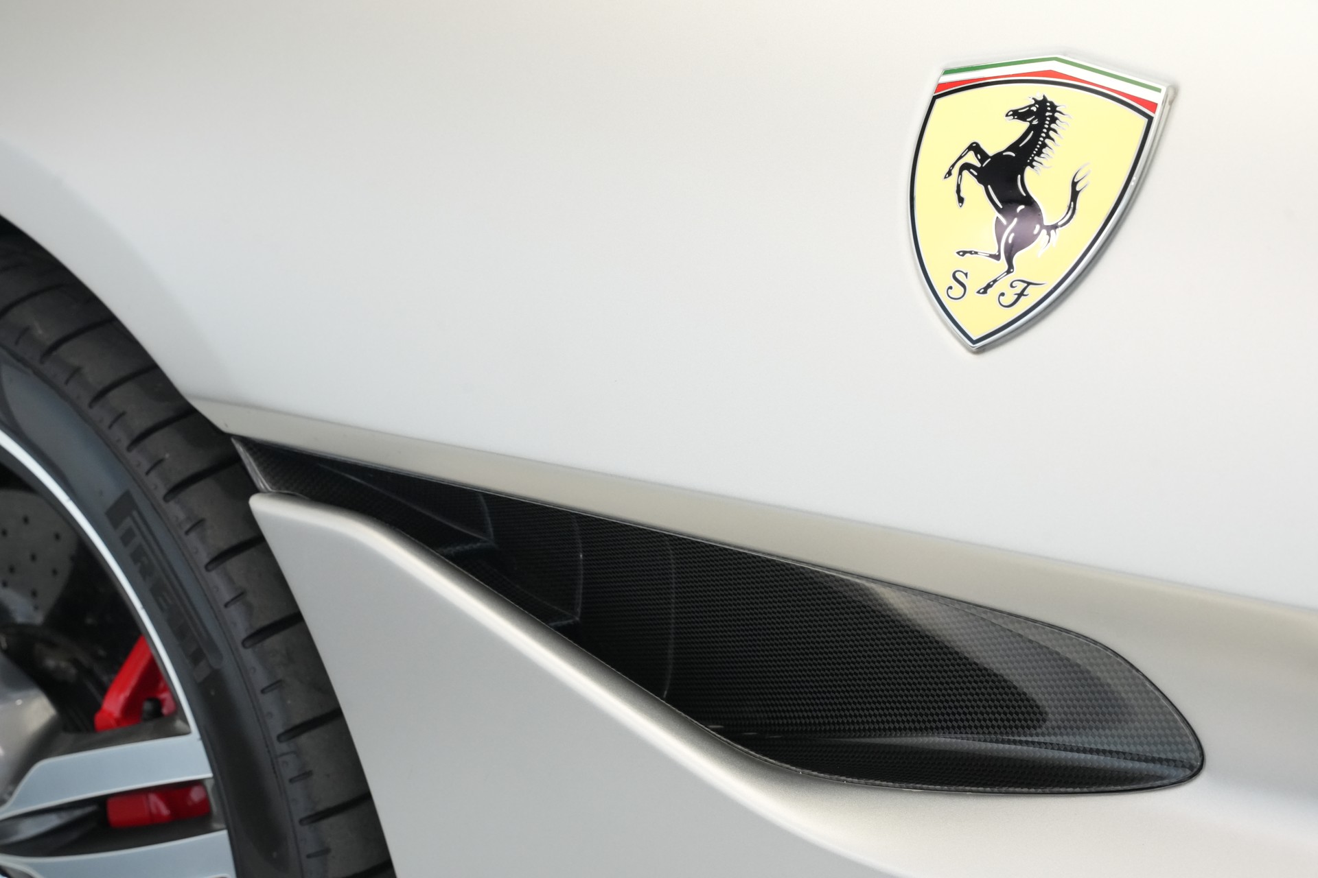 FERRARI Portofino 3.9 V8 T *Atelier* *Carbon* *Mattlackierung*-image-43