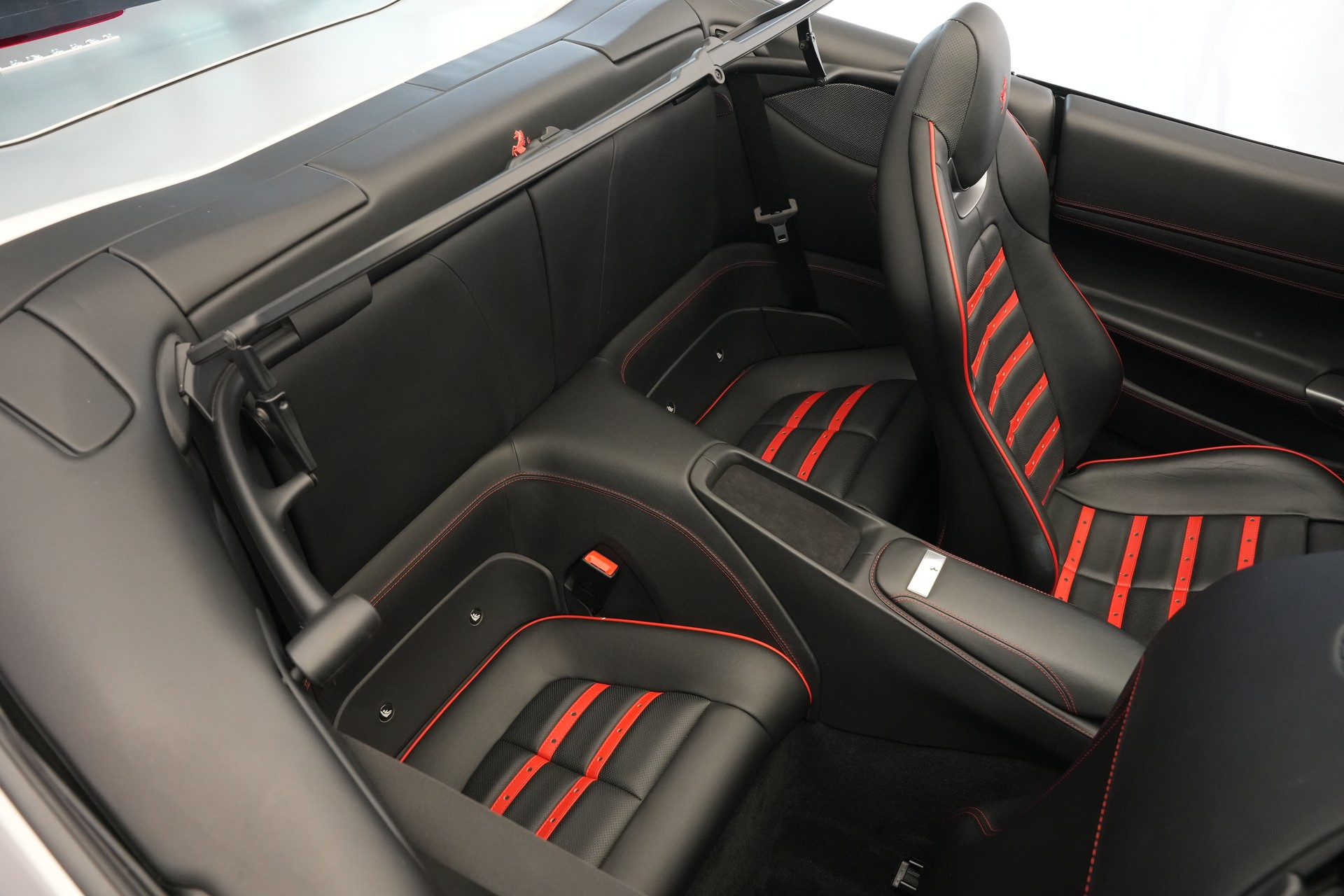 FERRARI Portofino 3.9 V8 T *Atelier* *Carbon* *Mattlackierung*-image-22