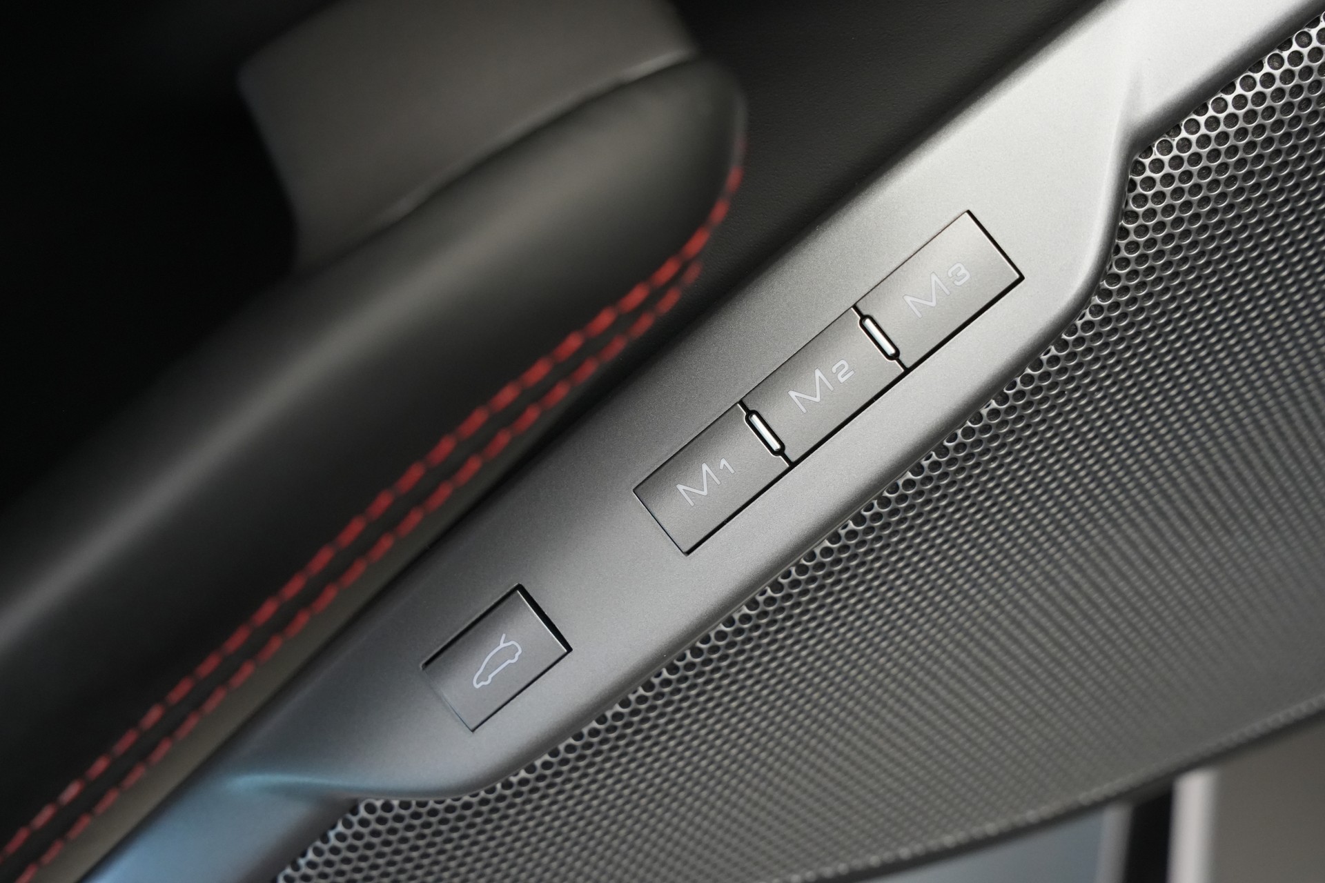 FERRARI Portofino 3.9 V8 T *Atelier* *Carbon* *Mattlackierung*-image-24