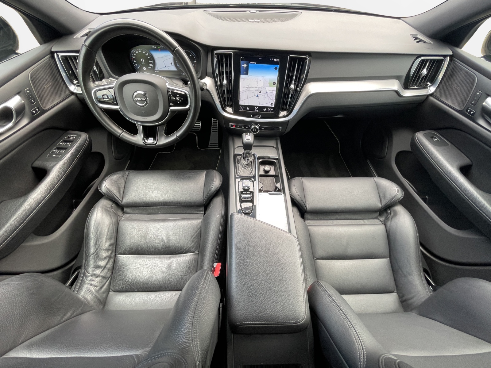 VOLVO V60 2.0 D4 R-Design AWD-image-10