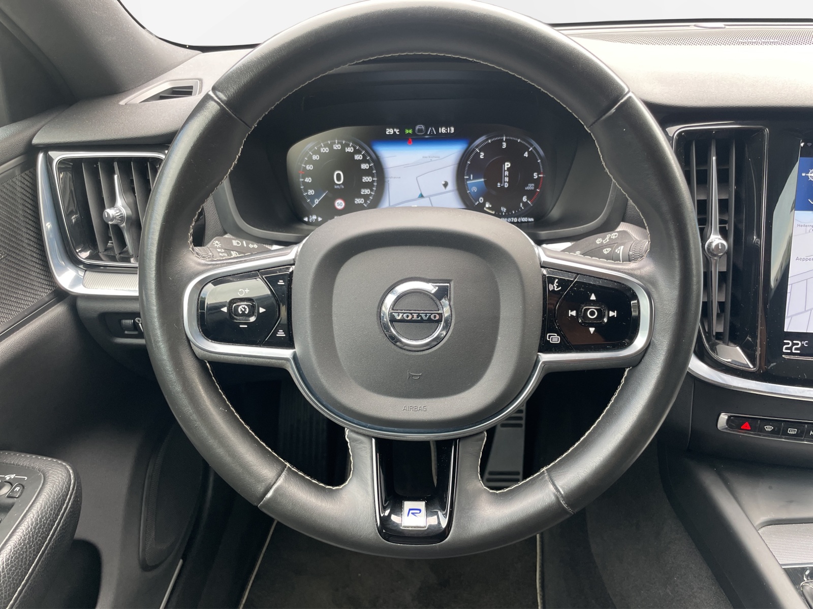 VOLVO V60 2.0 D4 R-Design AWD-image-11