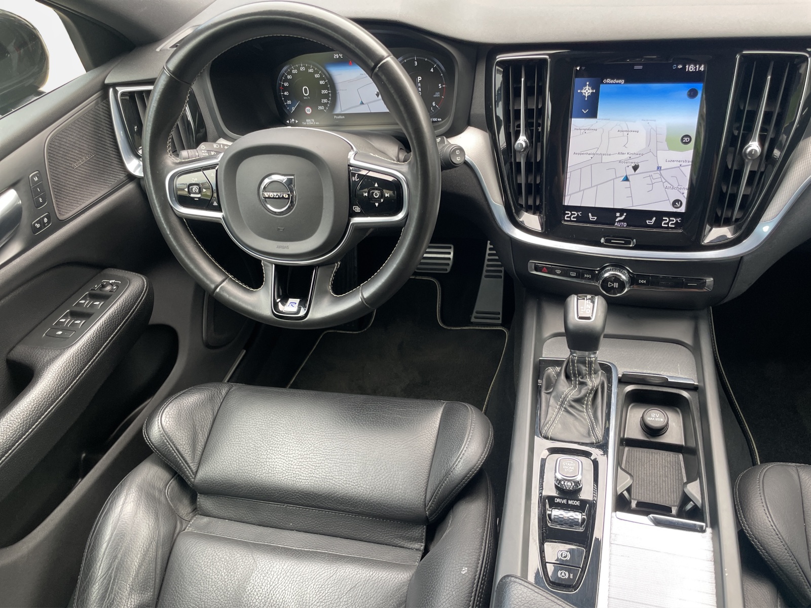 VOLVO V60 2.0 D4 R-Design AWD-image-12