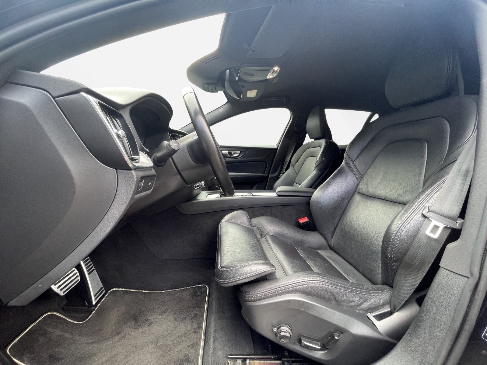 VOLVO V60 2.0 D4 R-Design AWD-image-9