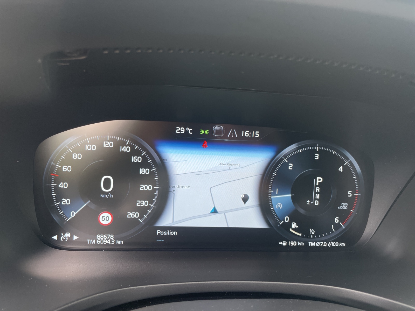 VOLVO V60 2.0 D4 R-Design AWD-image-15