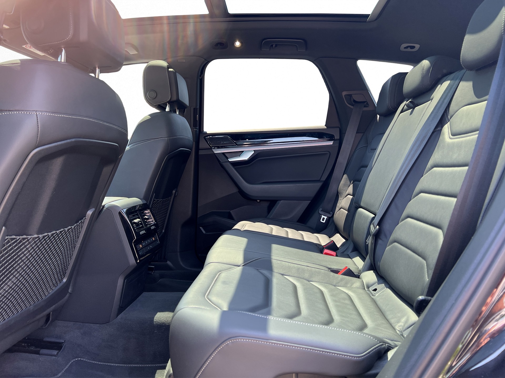 VW Touareg 3.0 V6 TDI 286 R-Line-image-13