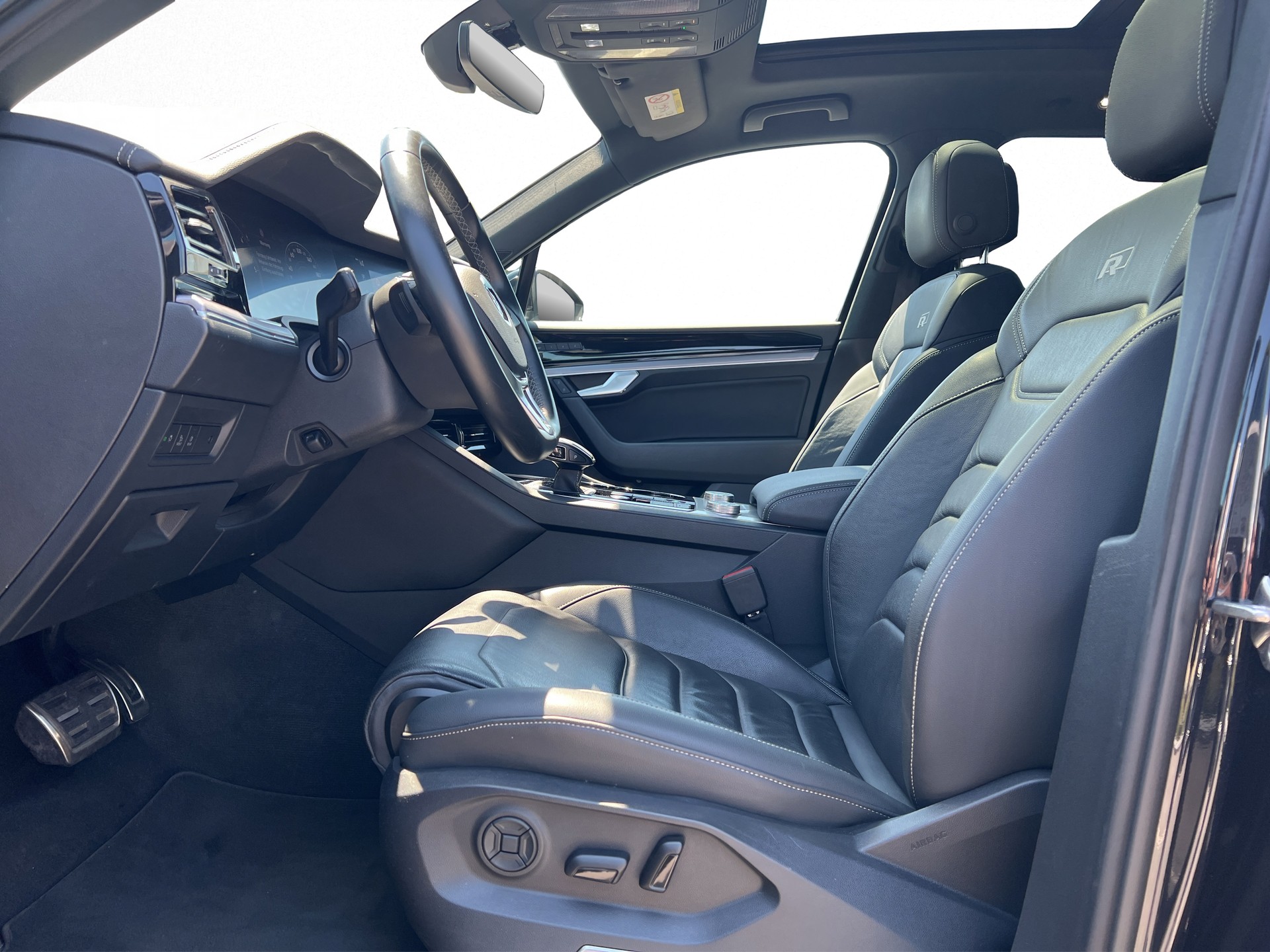 VW Touareg 3.0 V6 TDI 286 R-Line-image-10