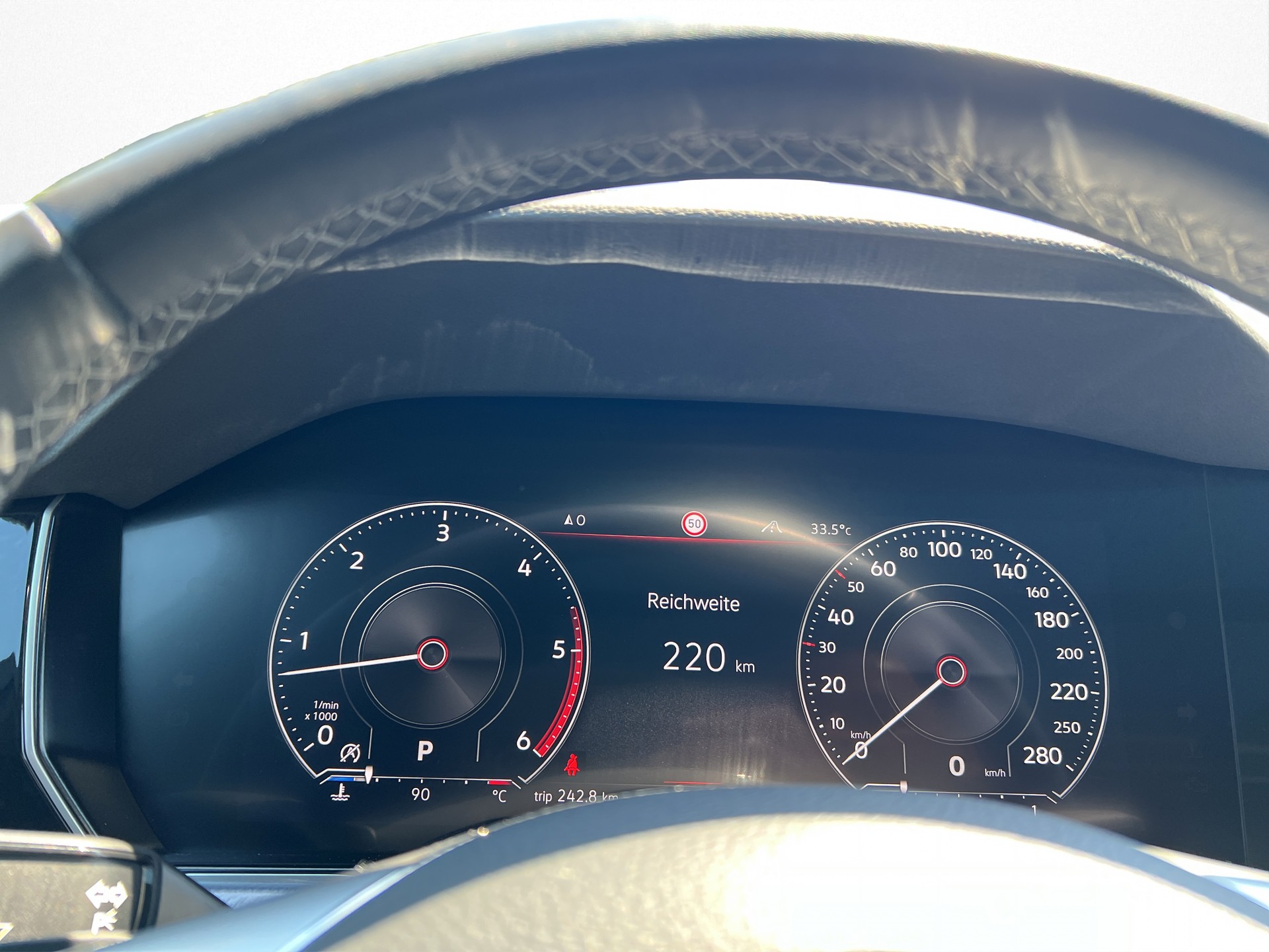 VW Touareg 3.0 V6 TDI 286 R-Line-image-9