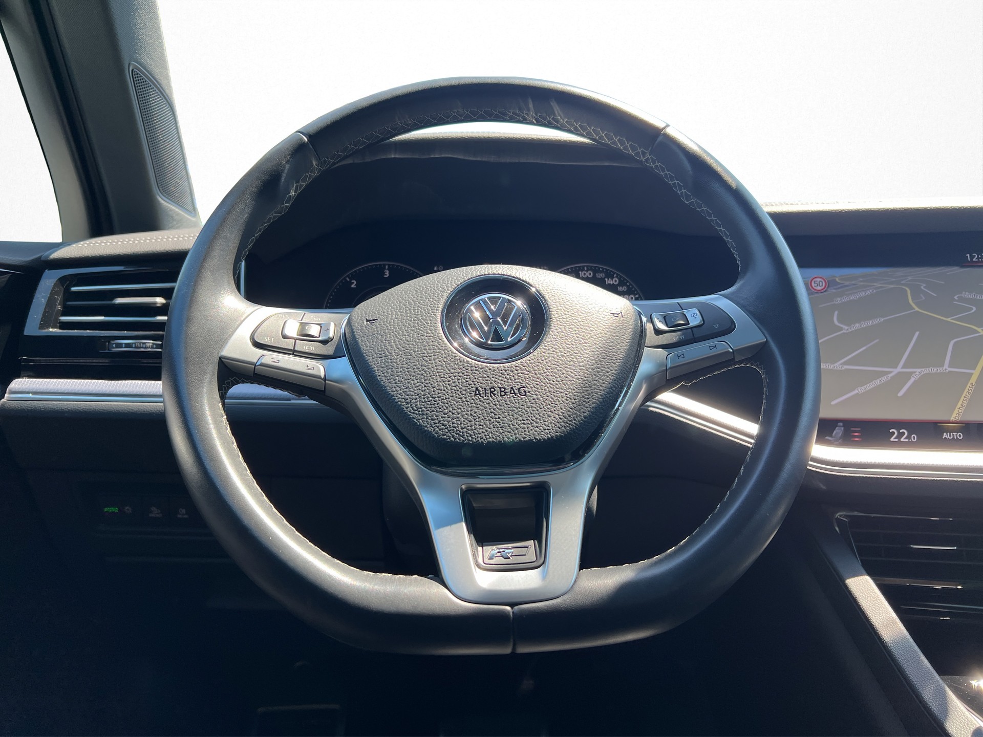 VW Touareg 3.0 V6 TDI 286 R-Line-image-11