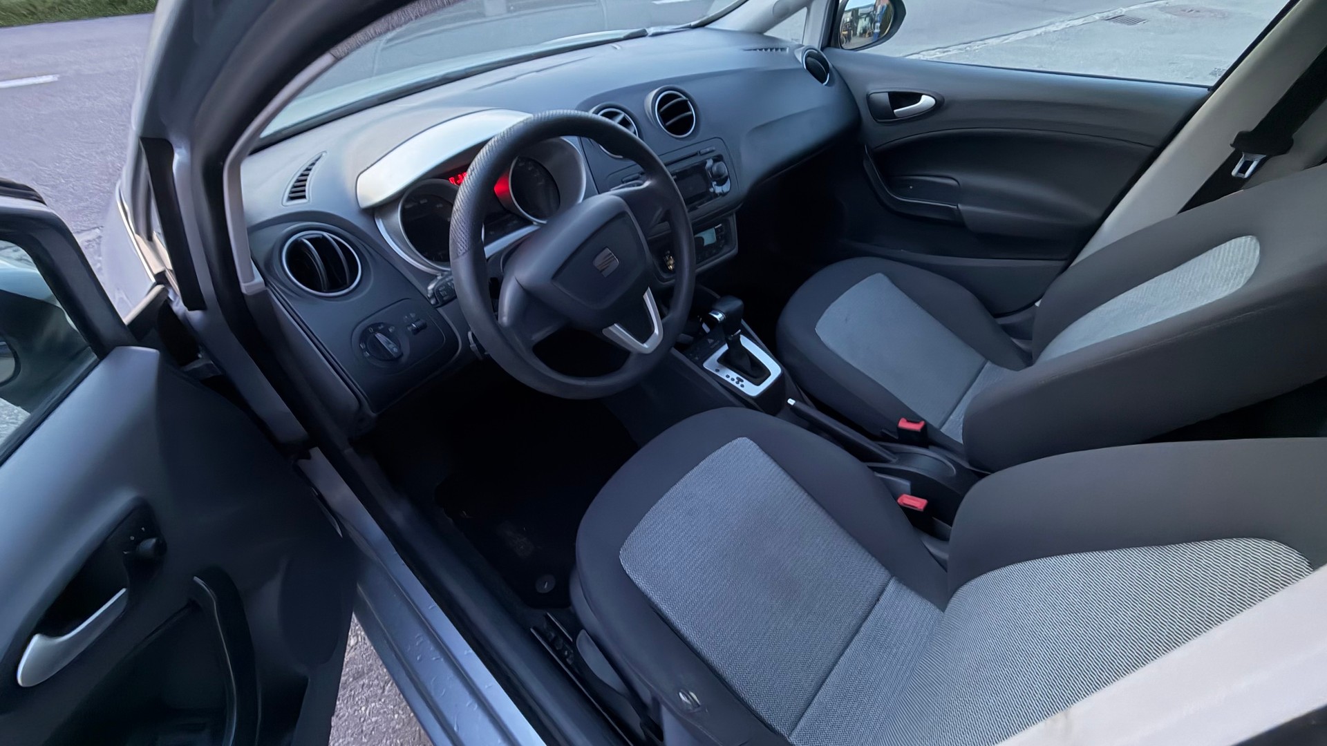 SEAT Ibiza 1.6 Style DSG-image-4