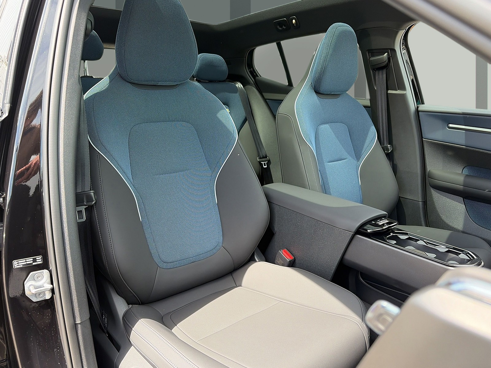 VOLVO EX30 CC E60 Twin Performance AWD-image-10
