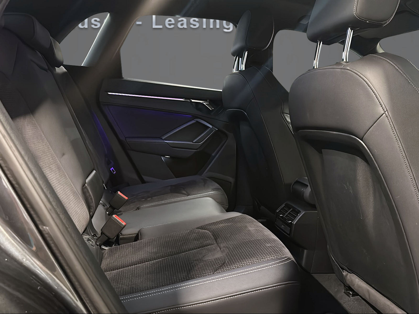 AUDI Q3 35 TFSI S line S-tronic-image-12