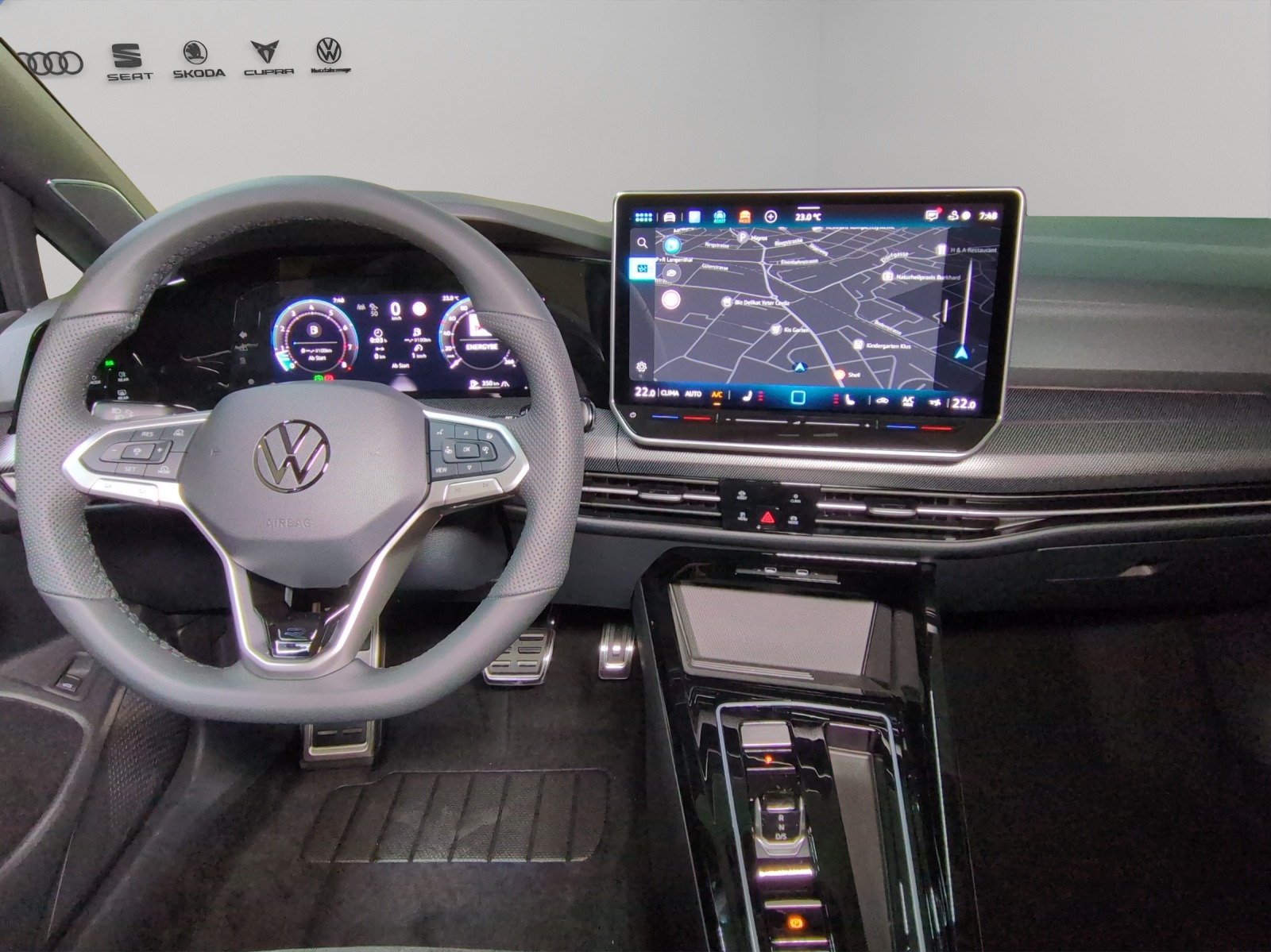 VW Golf Variant 2.0 TSI R-Line DSG 4 Motion-image-6