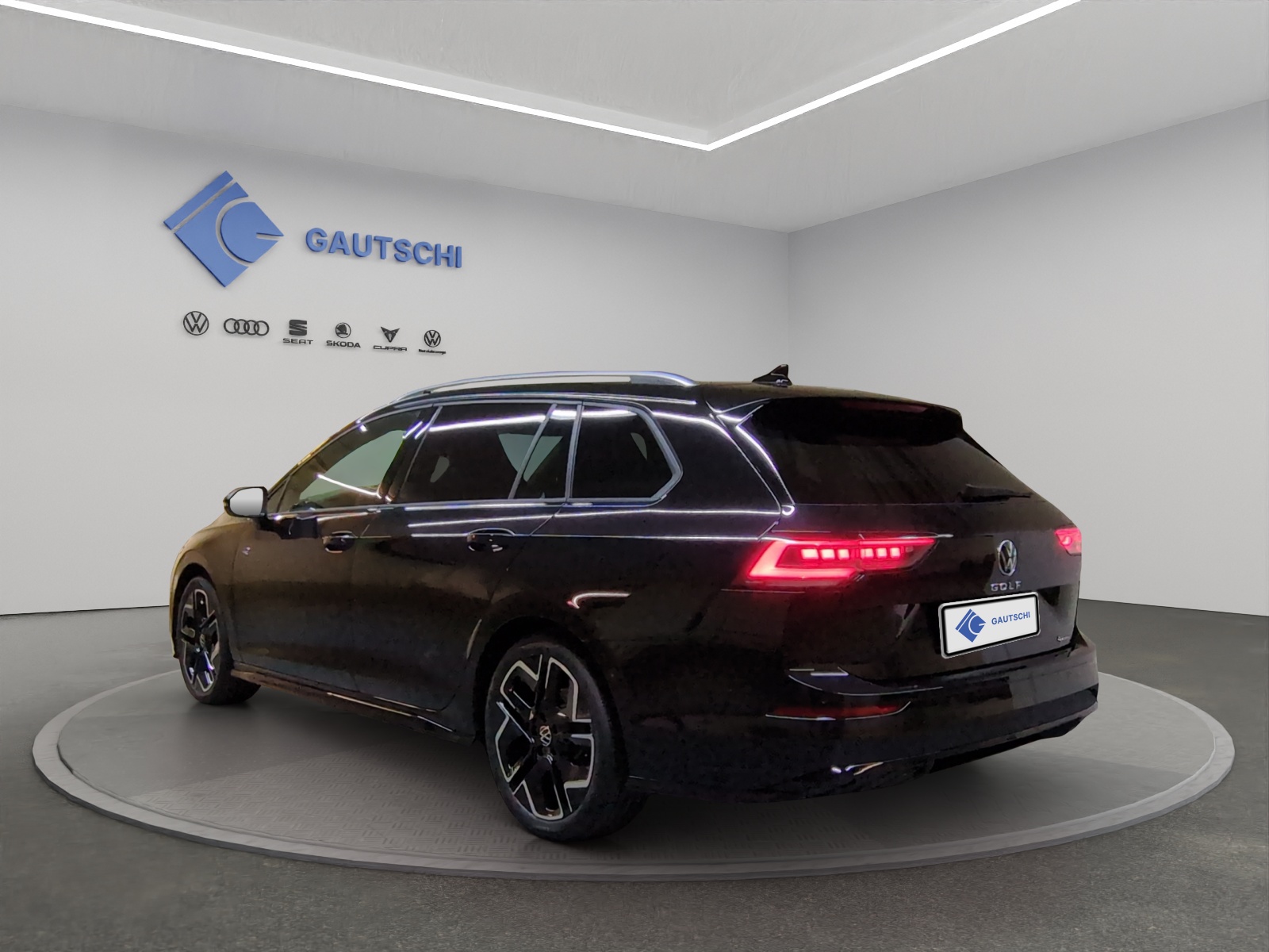 VW Golf Variant 2.0 TSI R-Line DSG 4 Motion-image-2