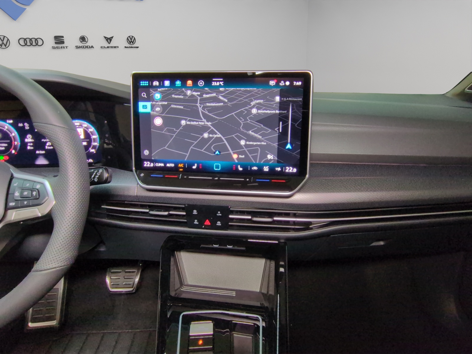 VW Golf Variant 2.0 TSI R-Line DSG 4 Motion-image-7